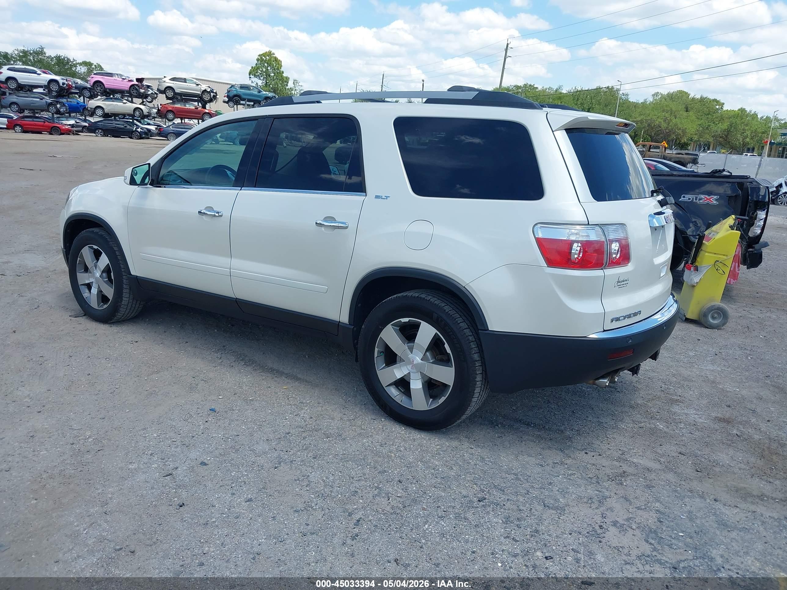 GMC ACADIA image 3