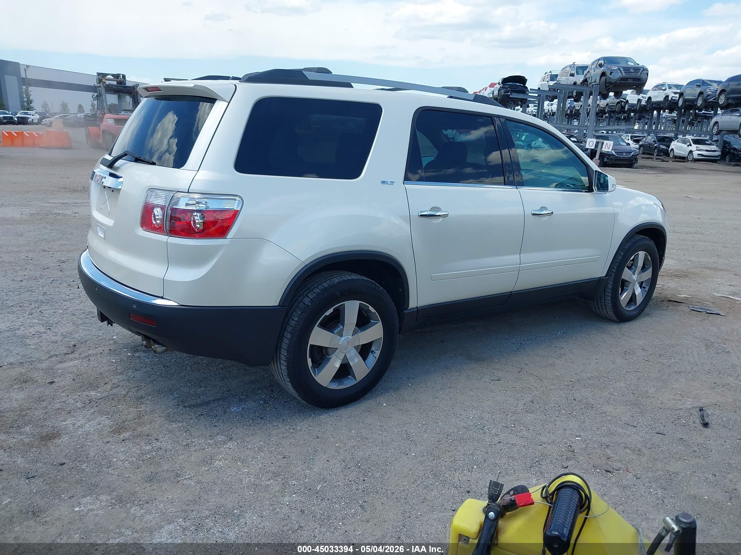 GMC ACADIA image 4