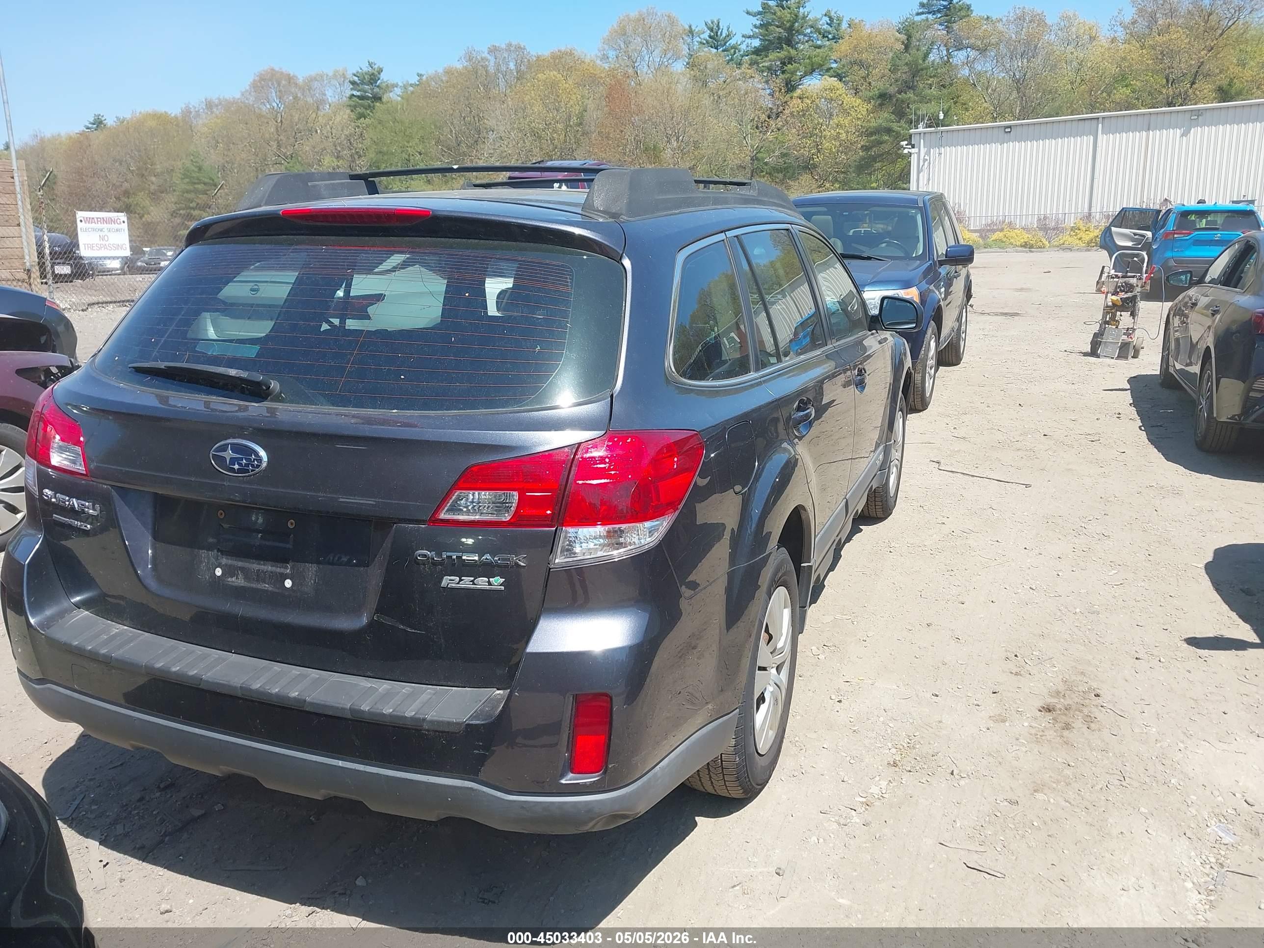 SUBARU OUTBACK image 4