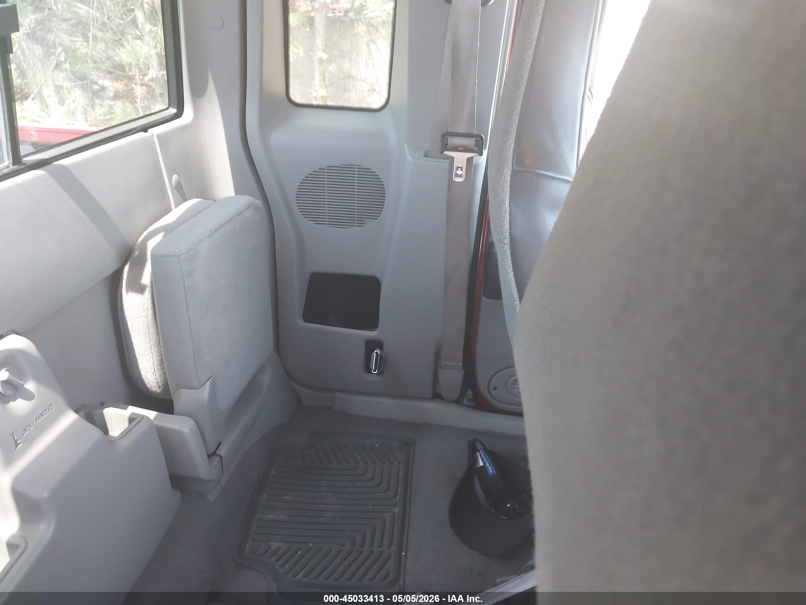 MAZDA B4000 image 8
