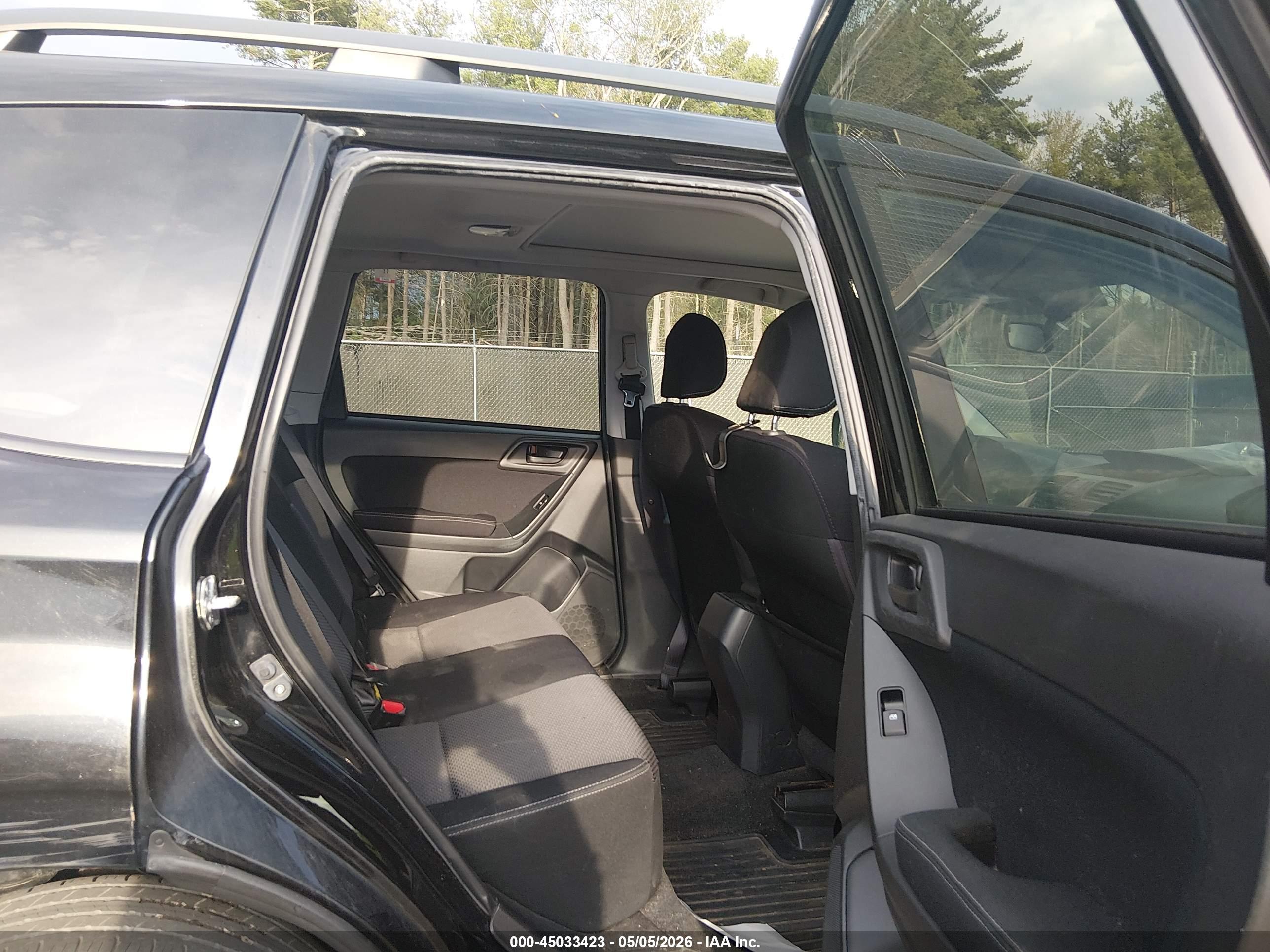SUBARU FORESTER image 8
