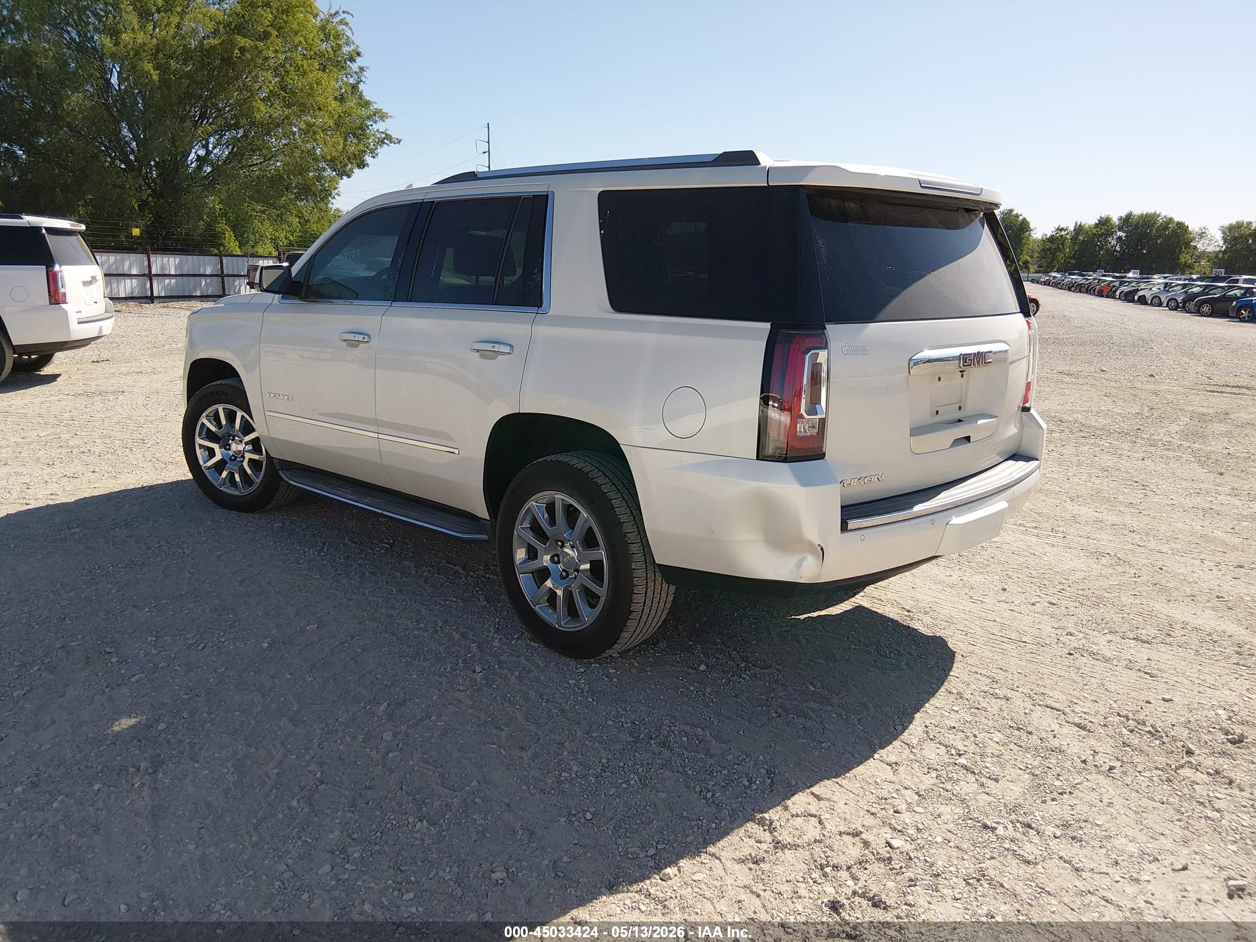 GMC YUKON image 3