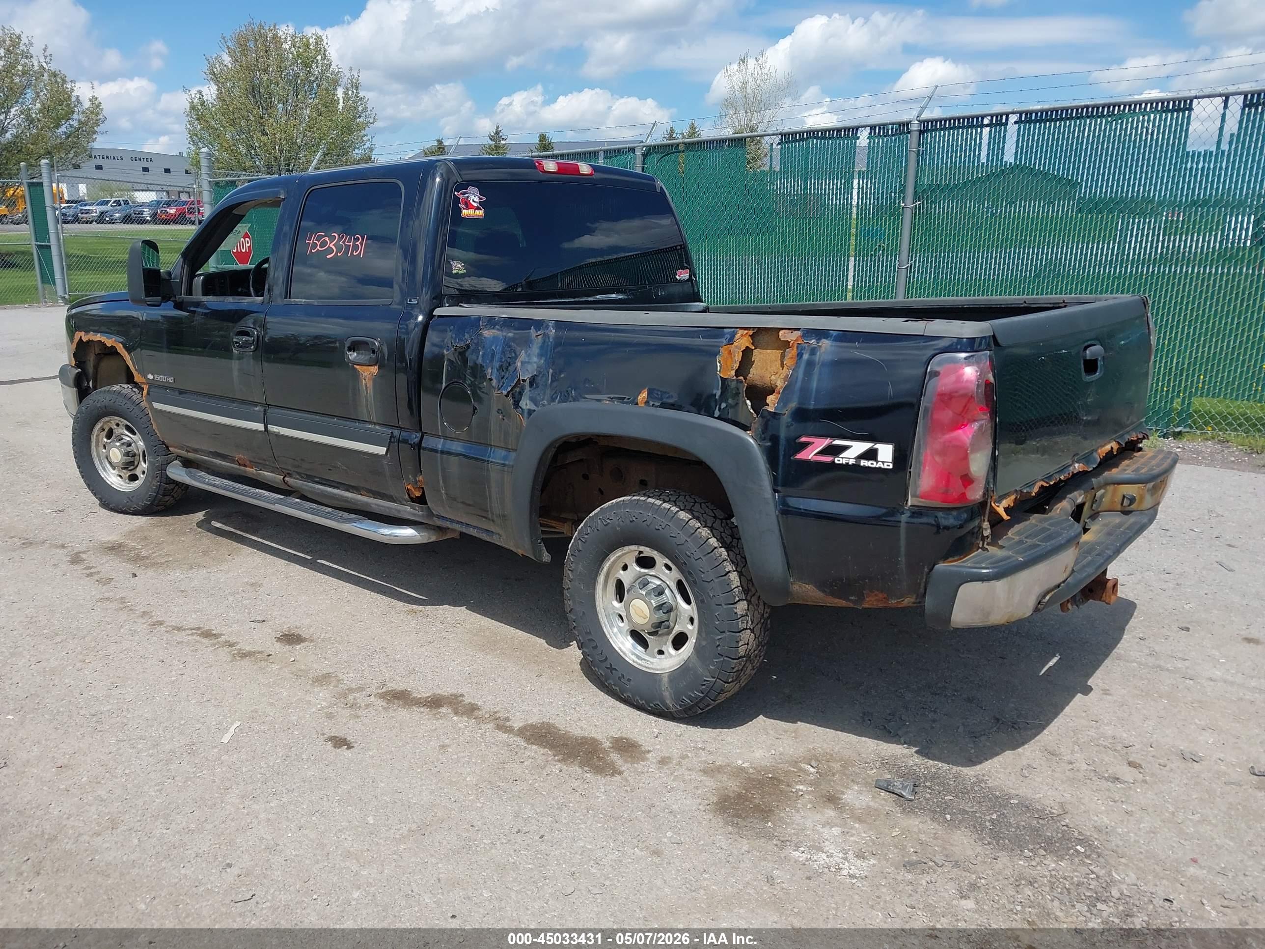 CHEVROLET SILVERADO image 3