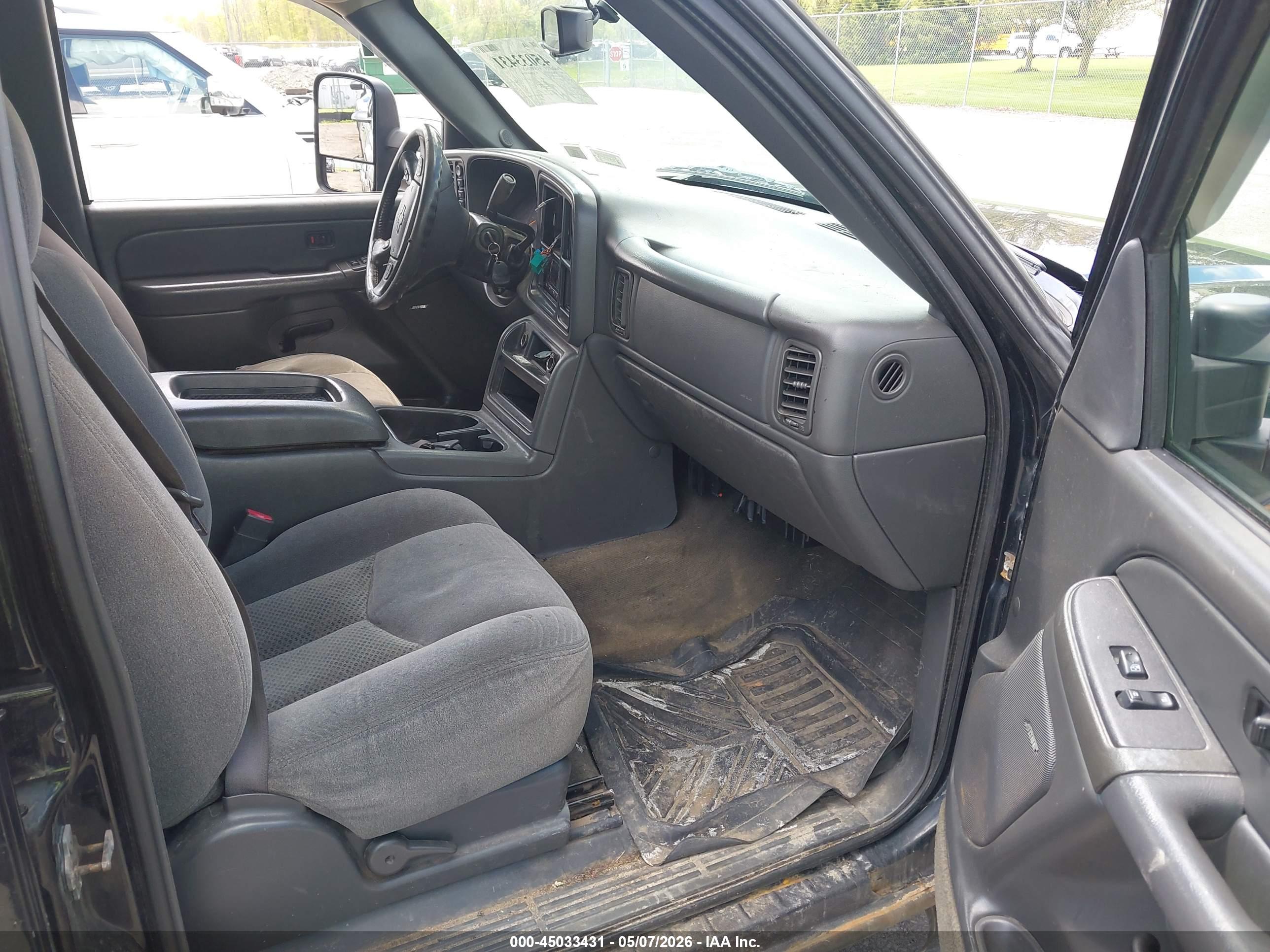 CHEVROLET SILVERADO image 5