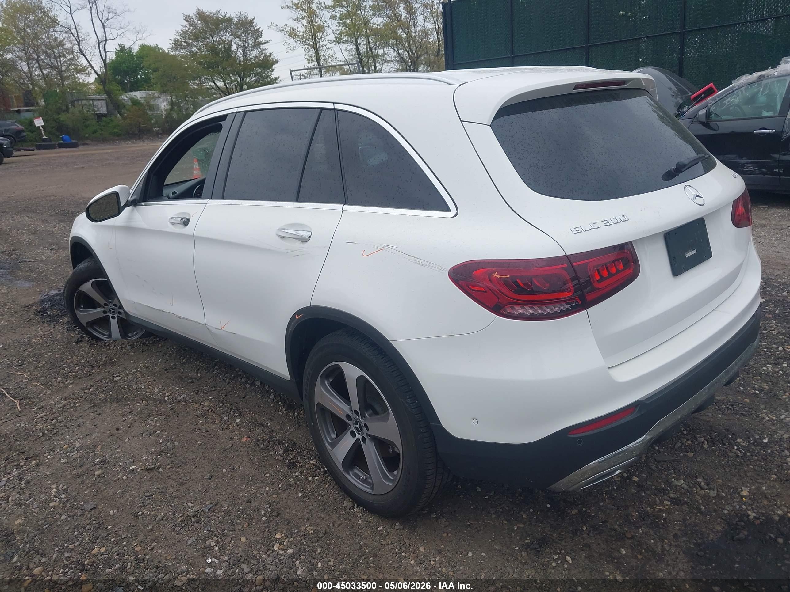 MERCEDES-BENZ GLC image 3