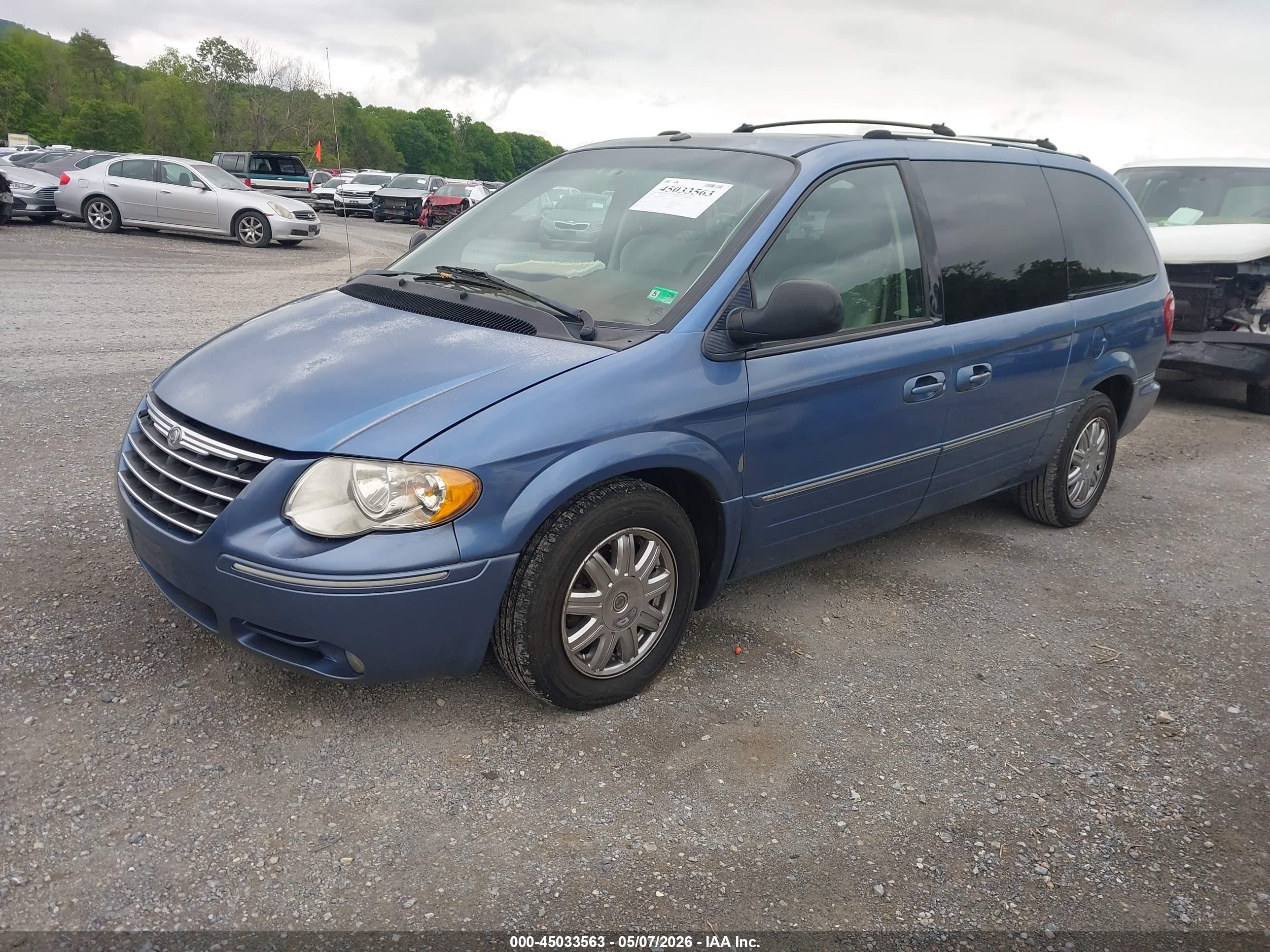 CHRYSLER TOWN image 2
