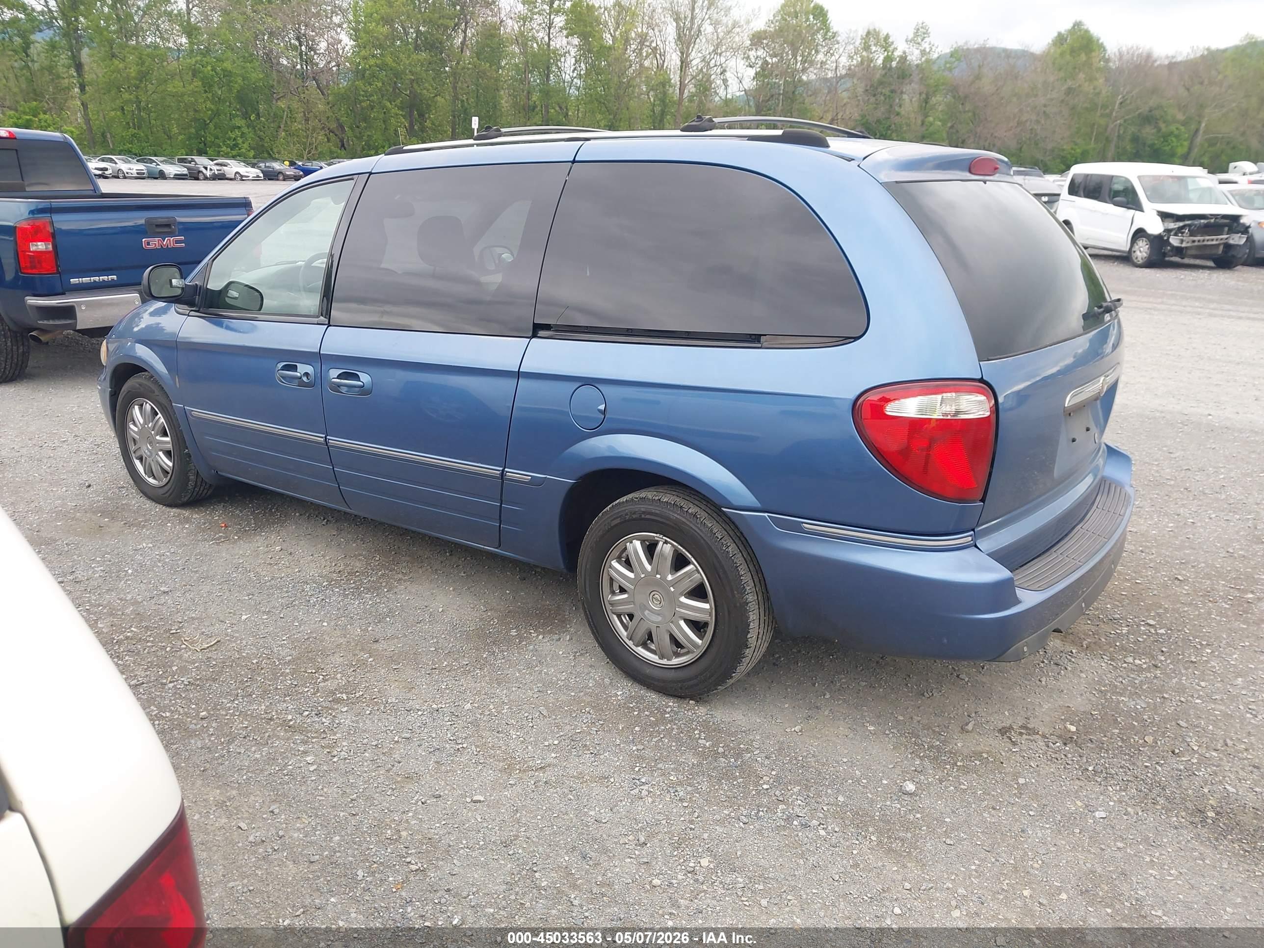 CHRYSLER TOWN image 3