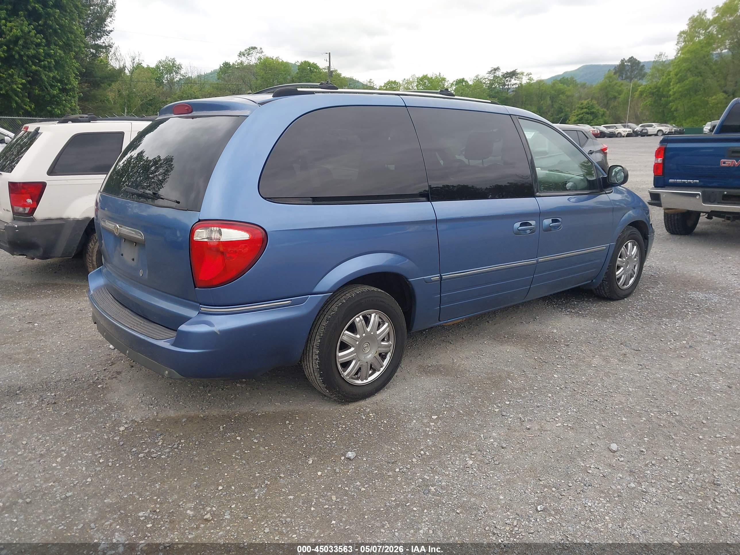 CHRYSLER TOWN image 4