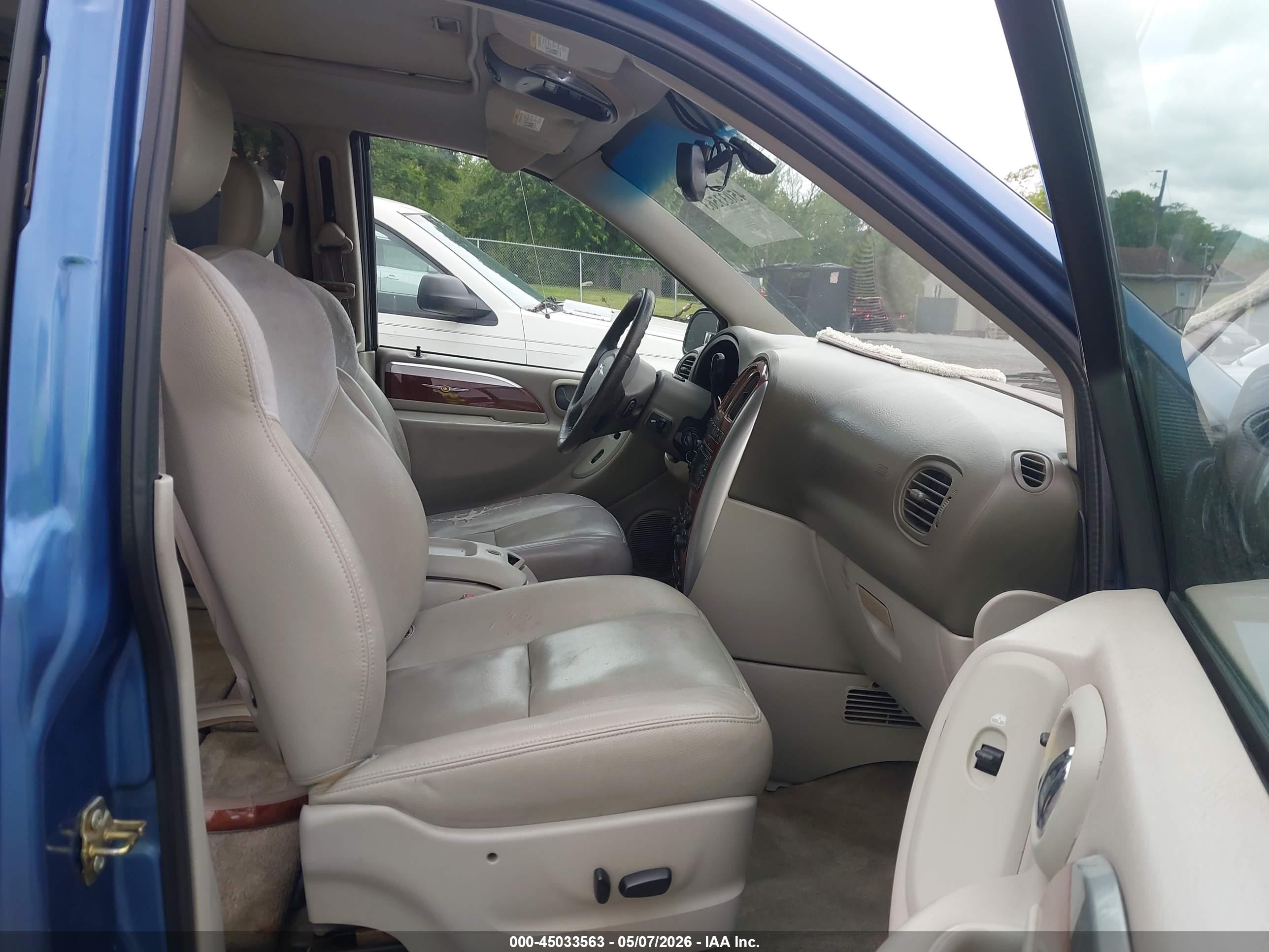 CHRYSLER TOWN image 5