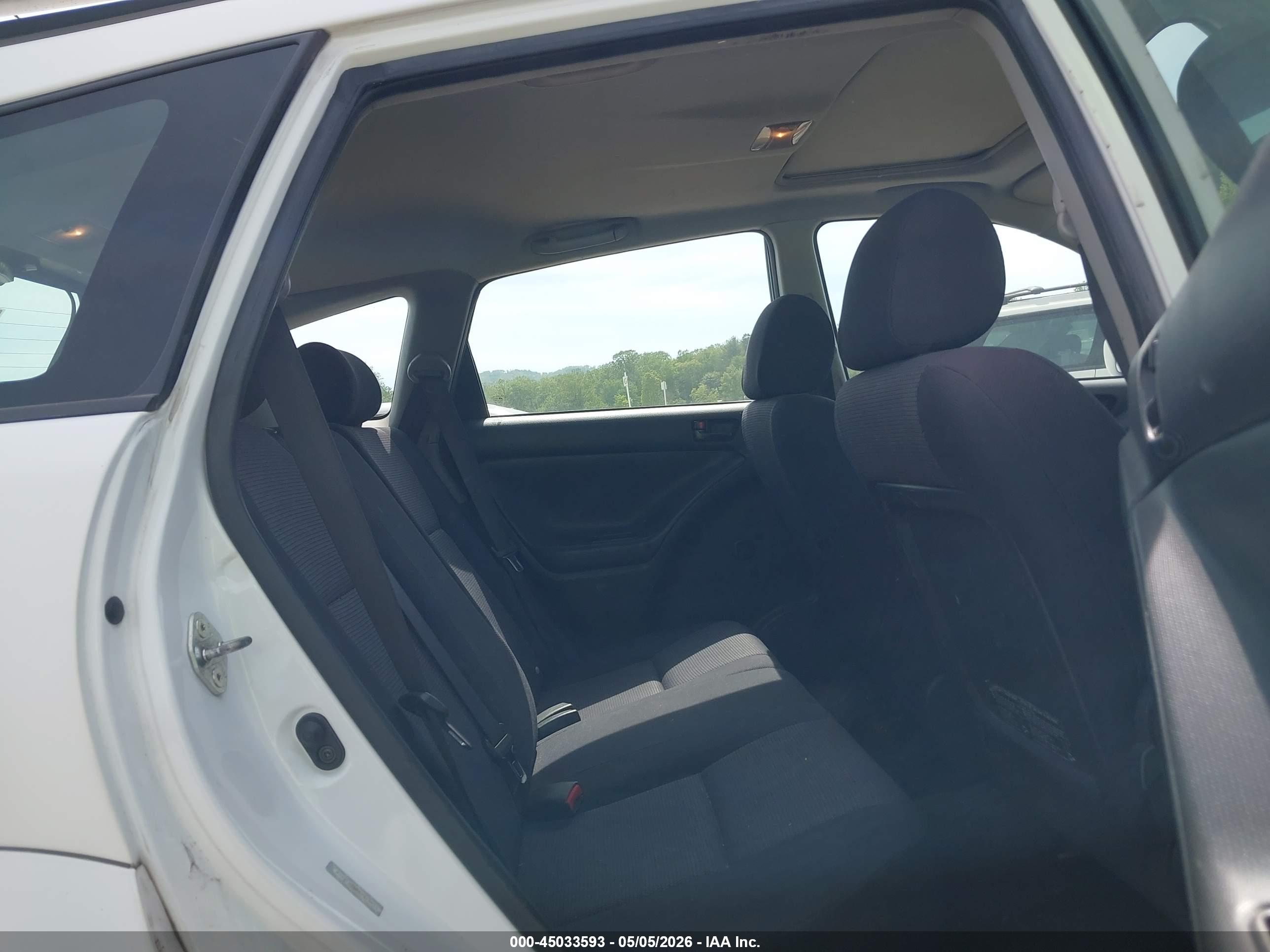 PONTIAC VIBE image 8