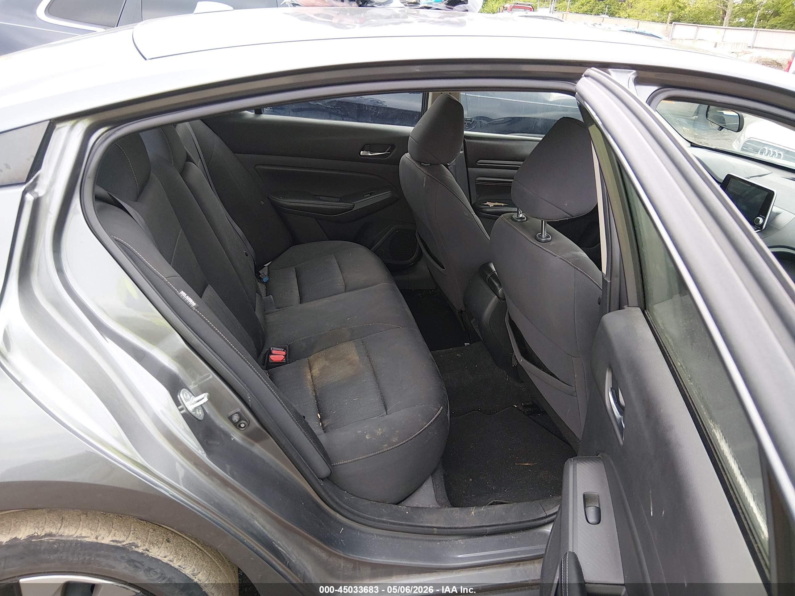 NISSAN ALTIMA image 8
