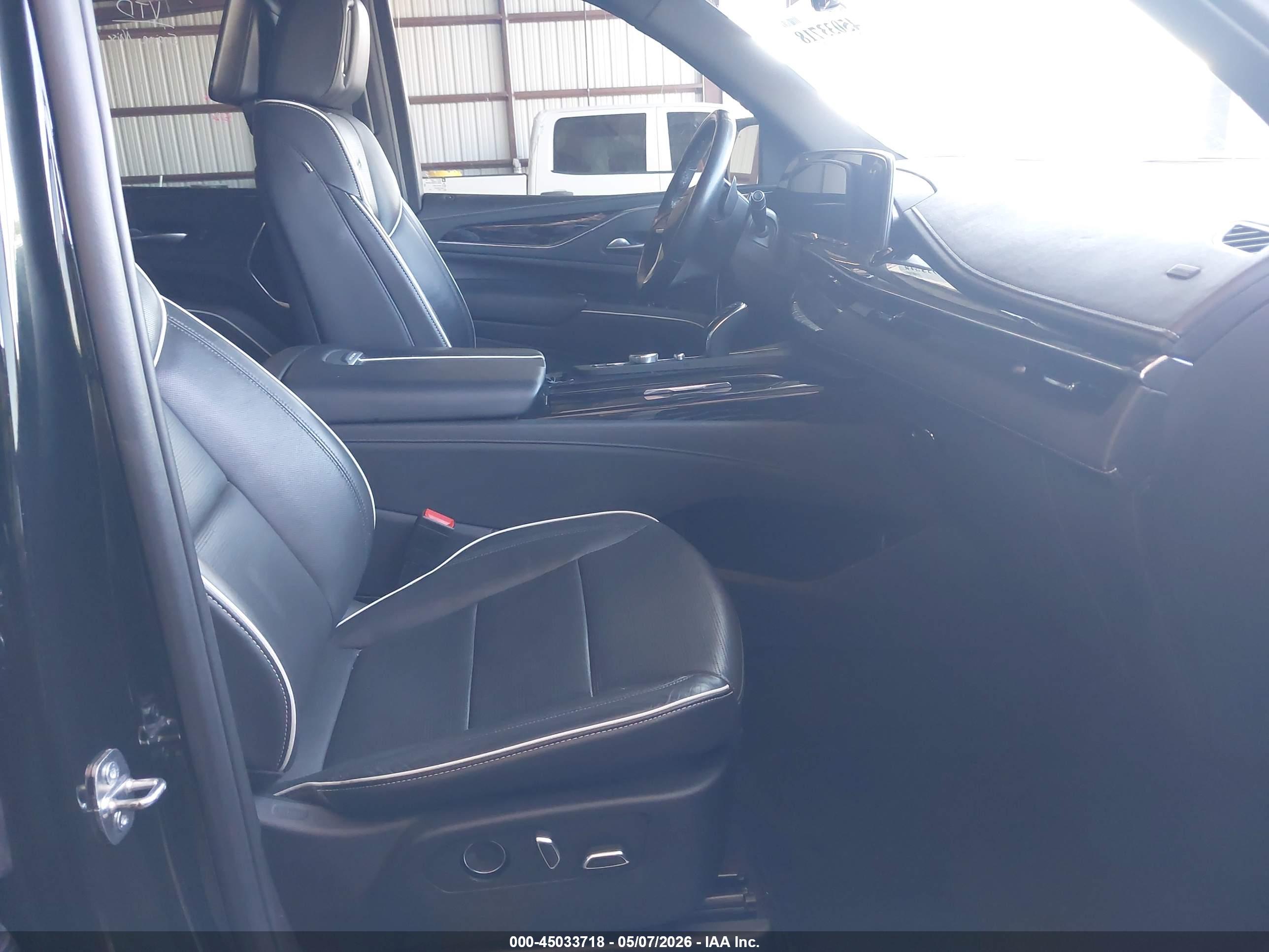 CADILLAC ESCALADE image 5