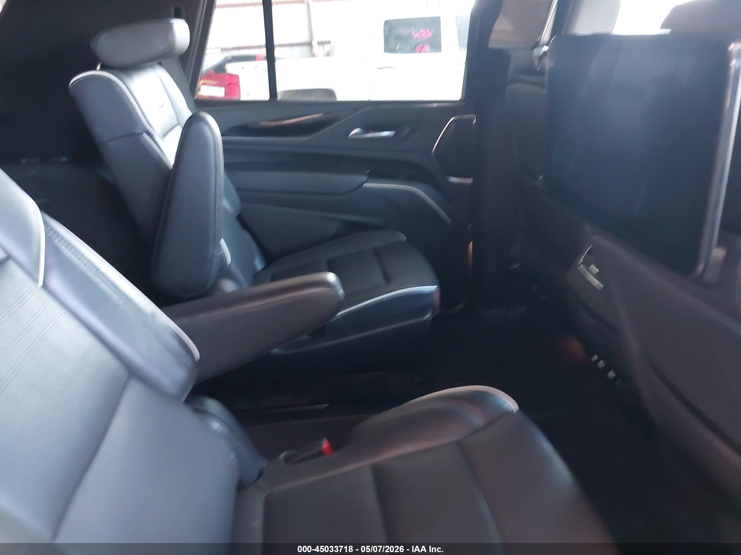 CADILLAC ESCALADE image 8