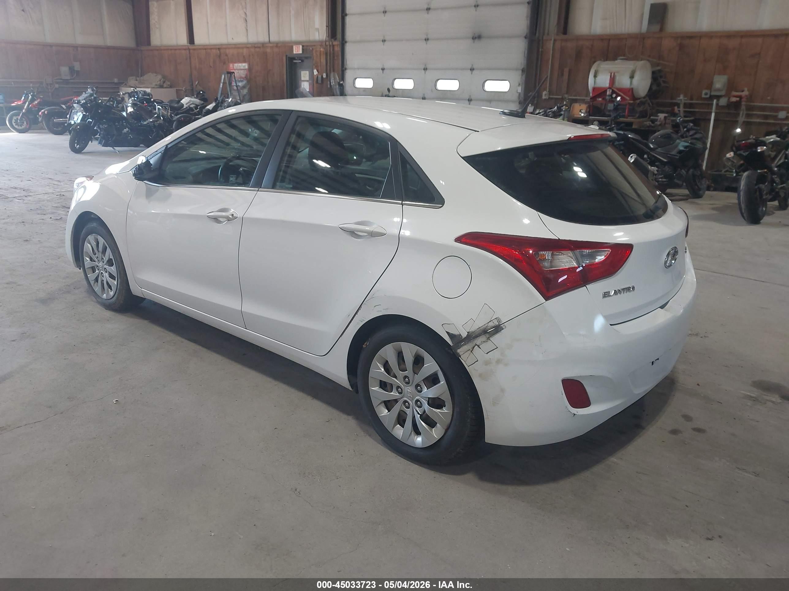 HYUNDAI ELANTRA image 3
