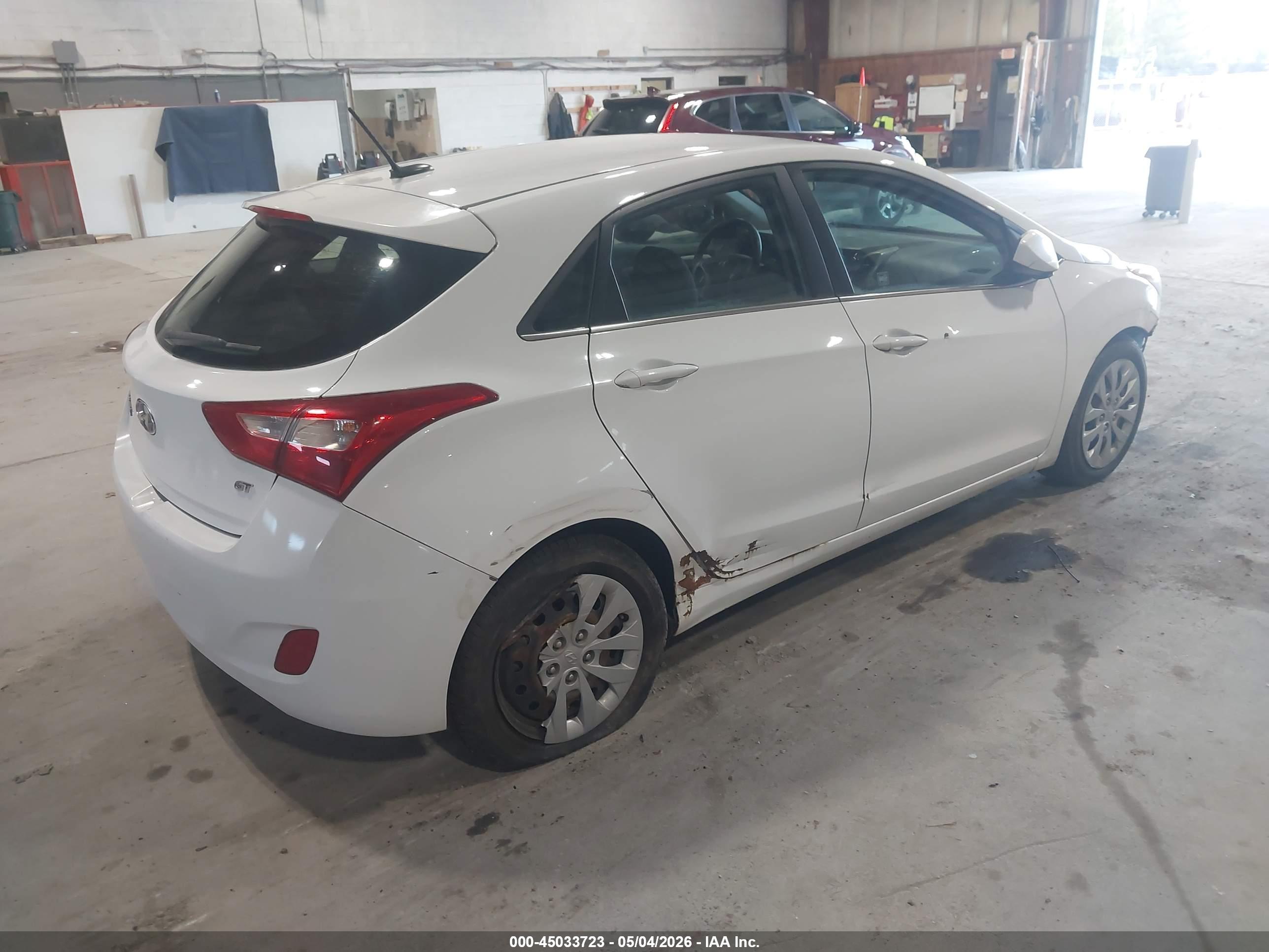 HYUNDAI ELANTRA image 4