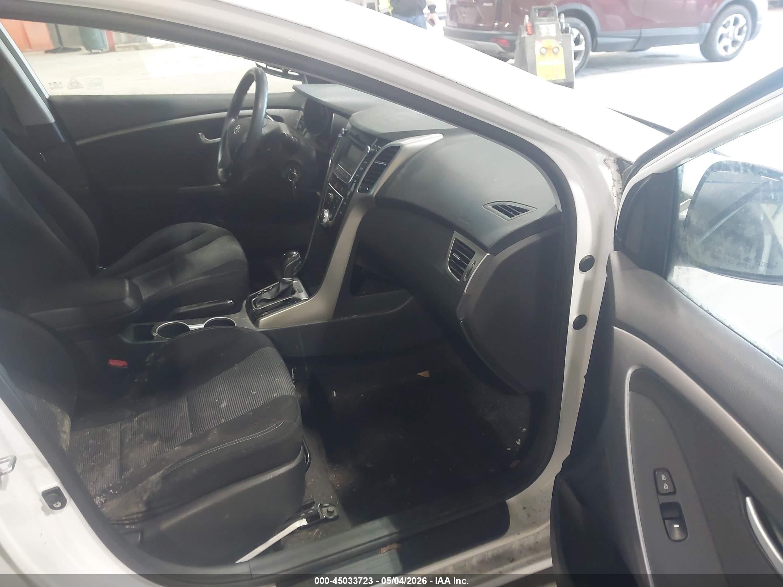 HYUNDAI ELANTRA image 5
