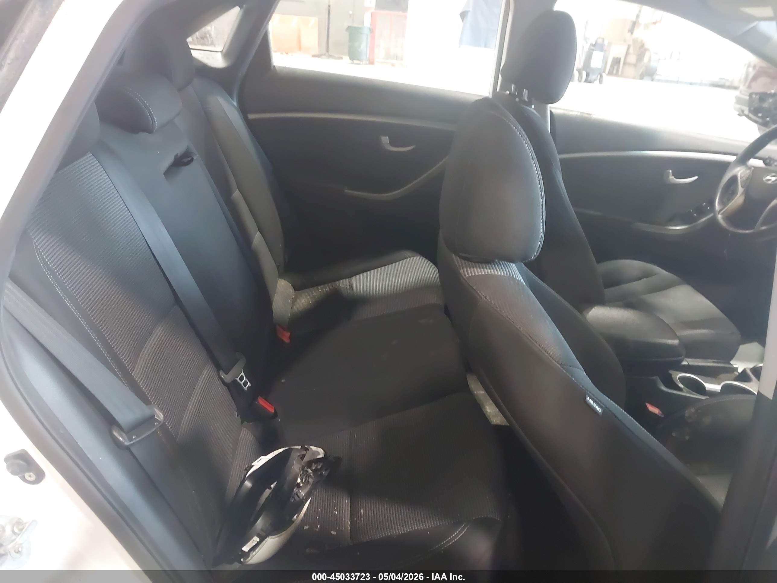 HYUNDAI ELANTRA image 8
