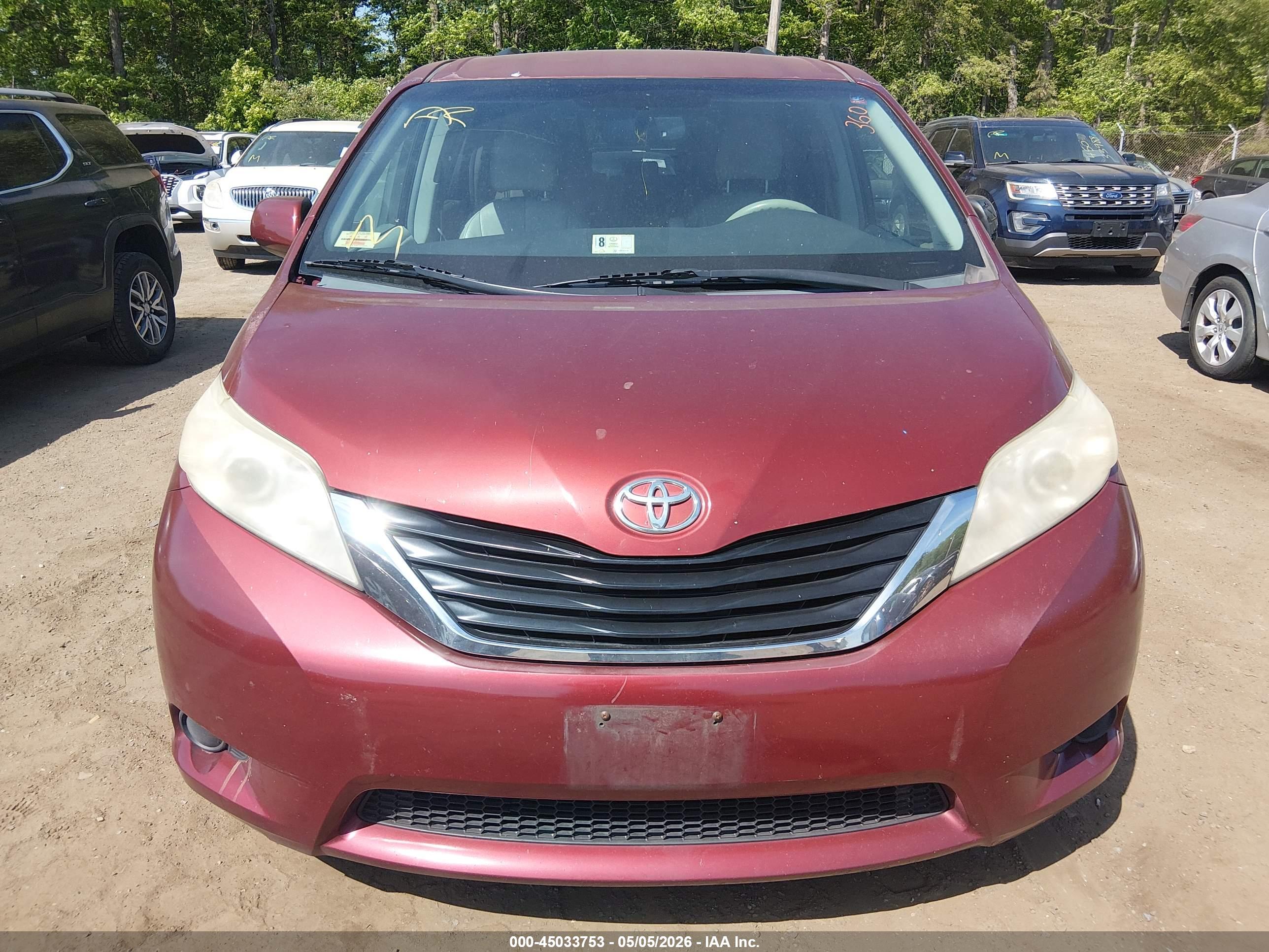 TOYOTA SIENNA image 6