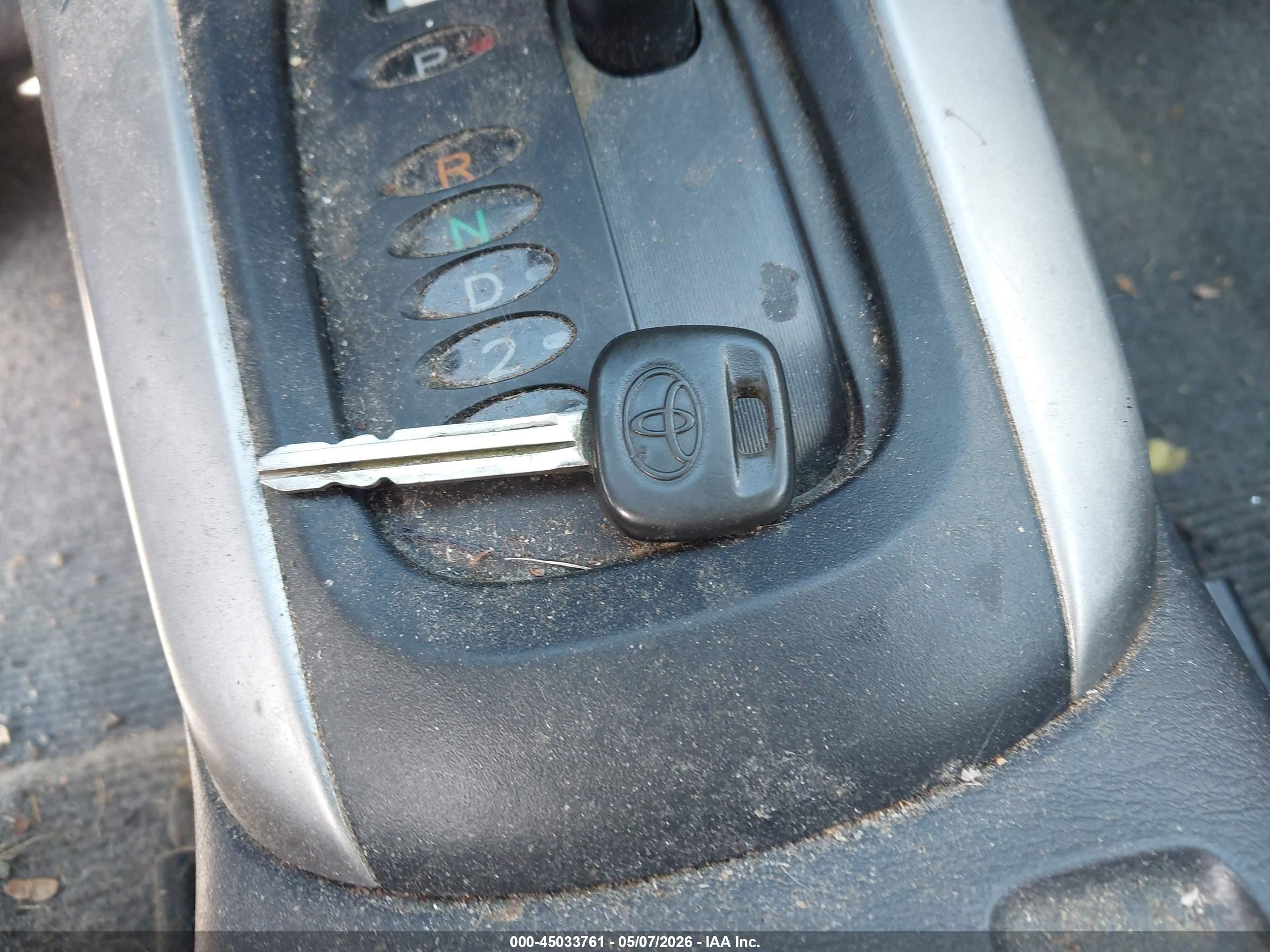 TOYOTA RAV4 image 11