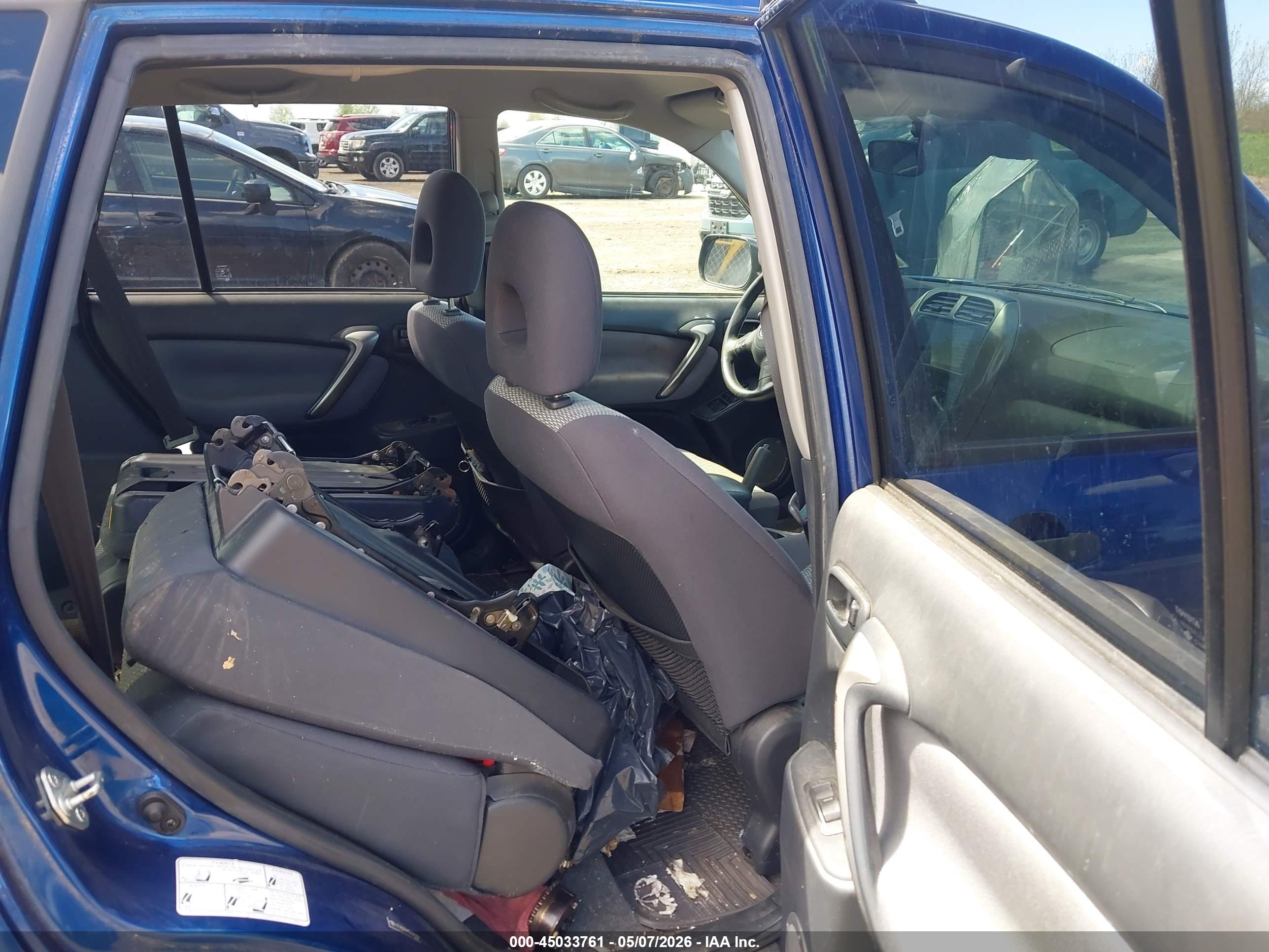 TOYOTA RAV4 image 8