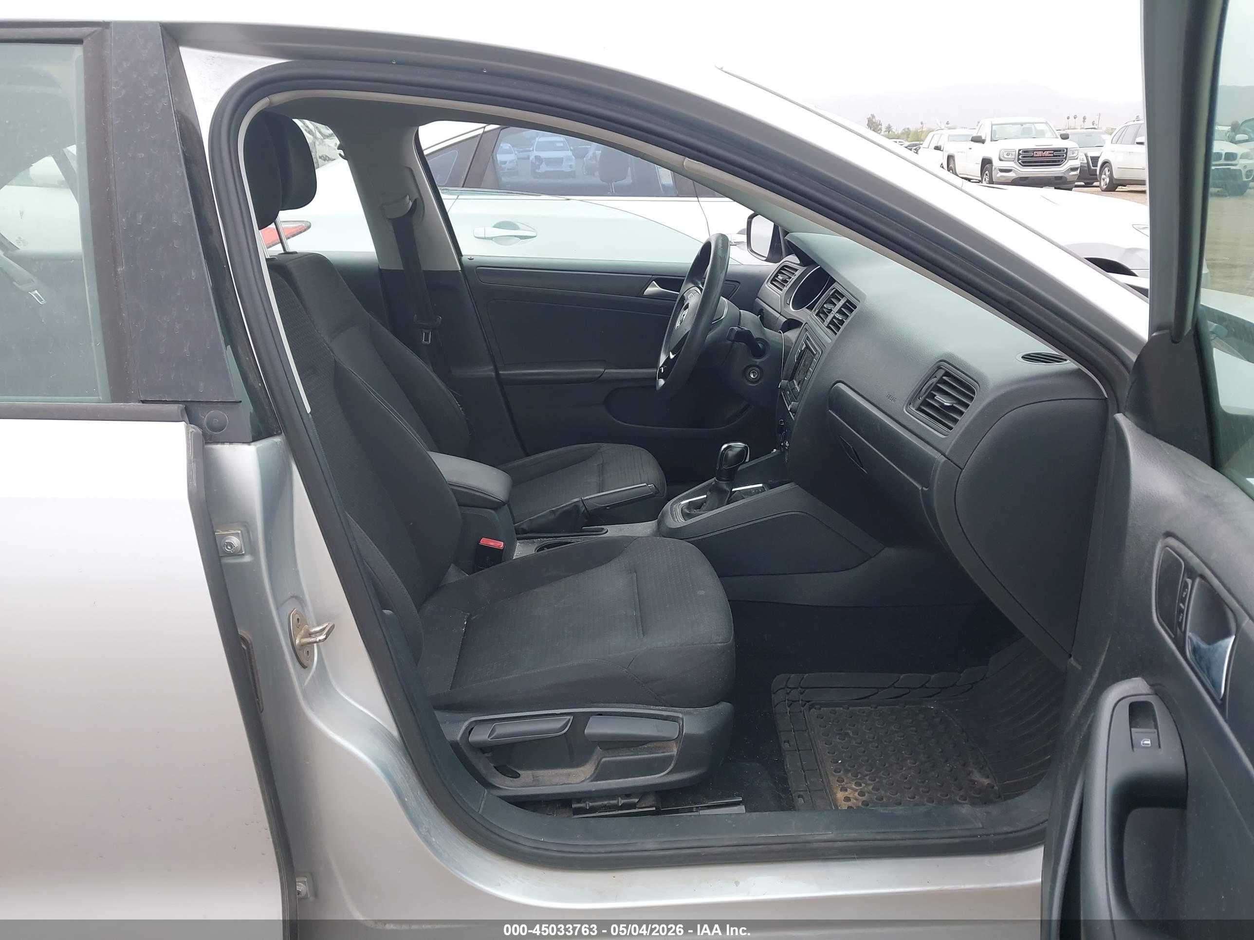 VOLKSWAGEN JETTA image 5