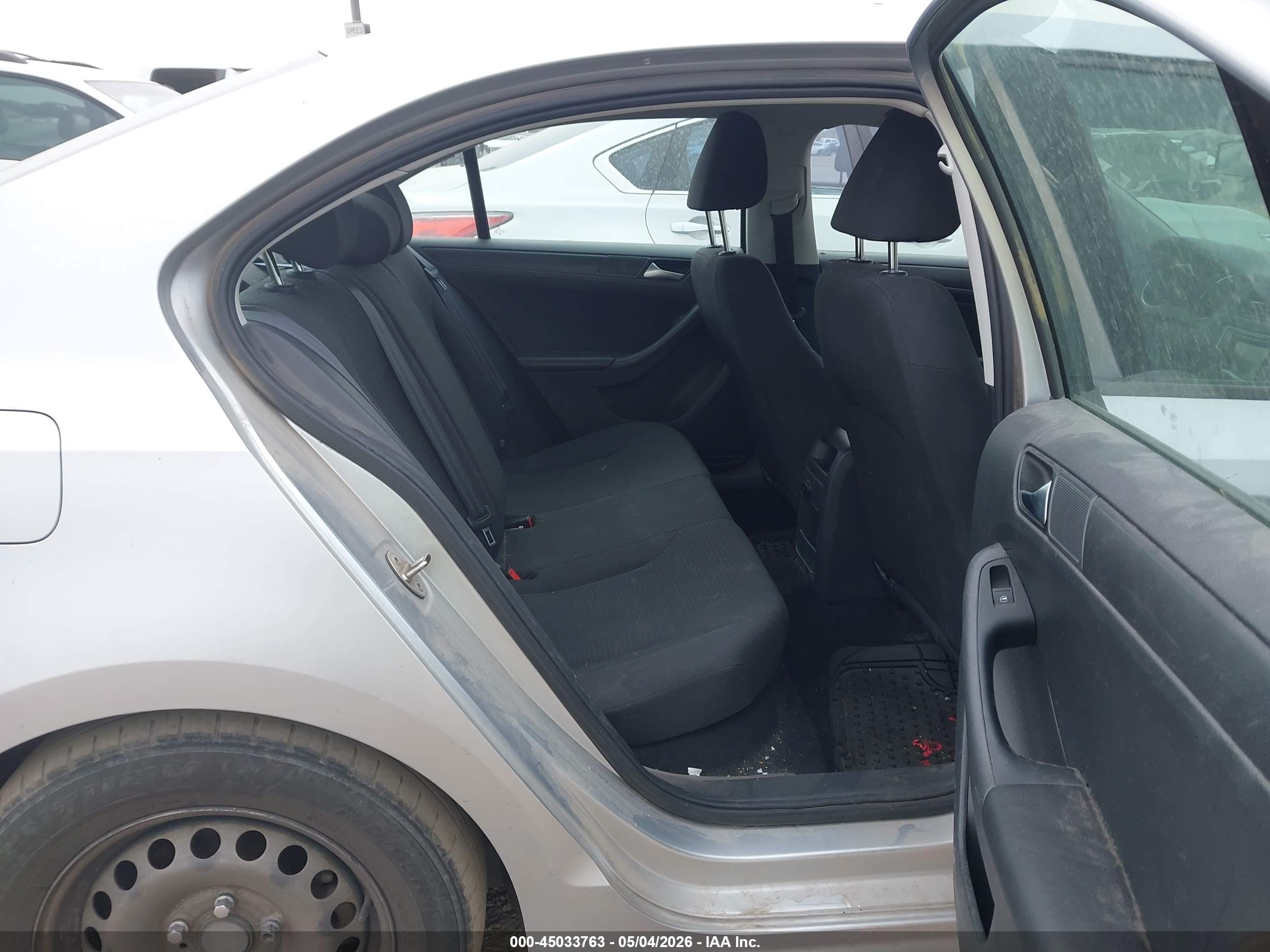 VOLKSWAGEN JETTA image 8