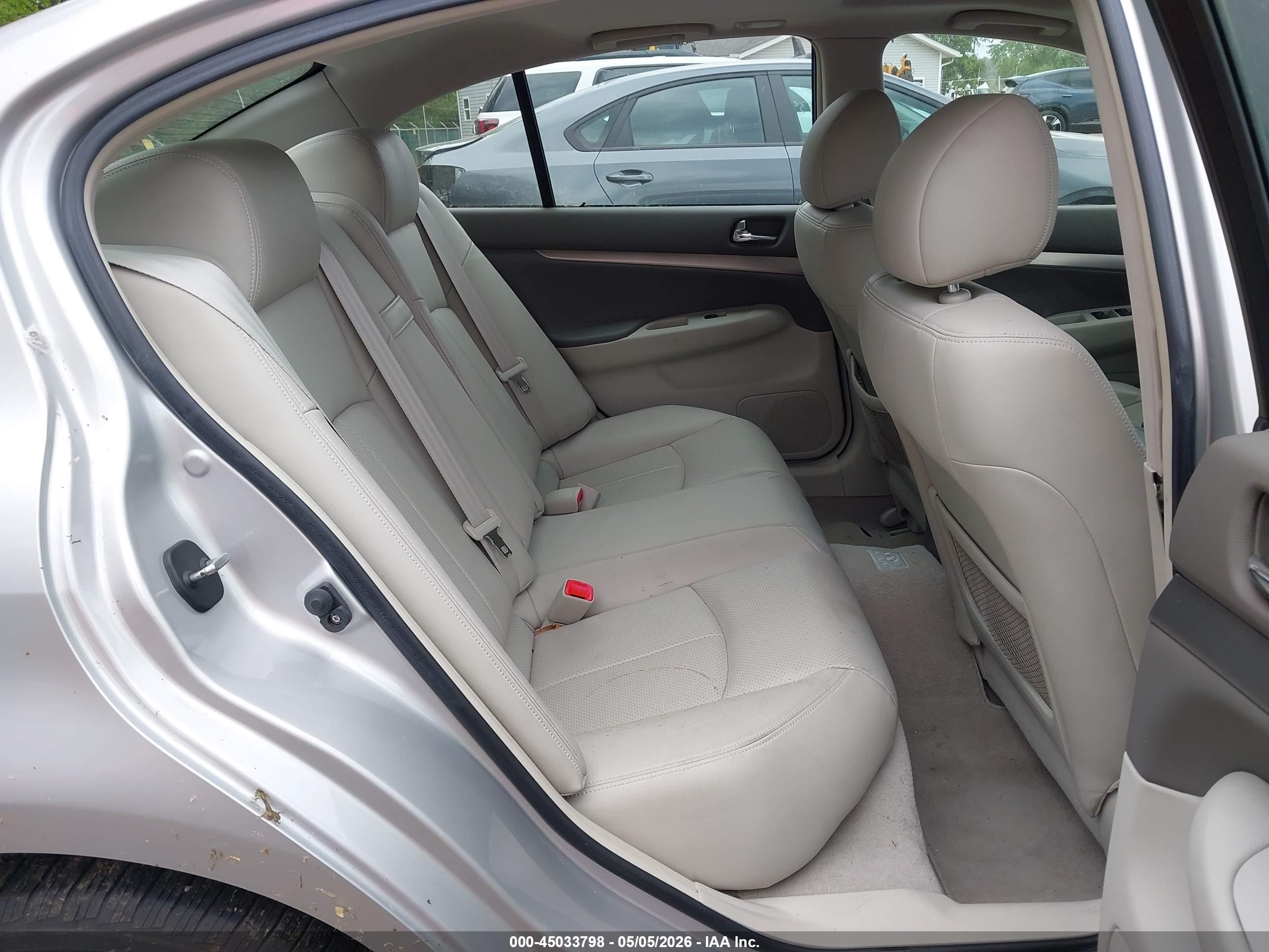 INFINITI G37X image 8