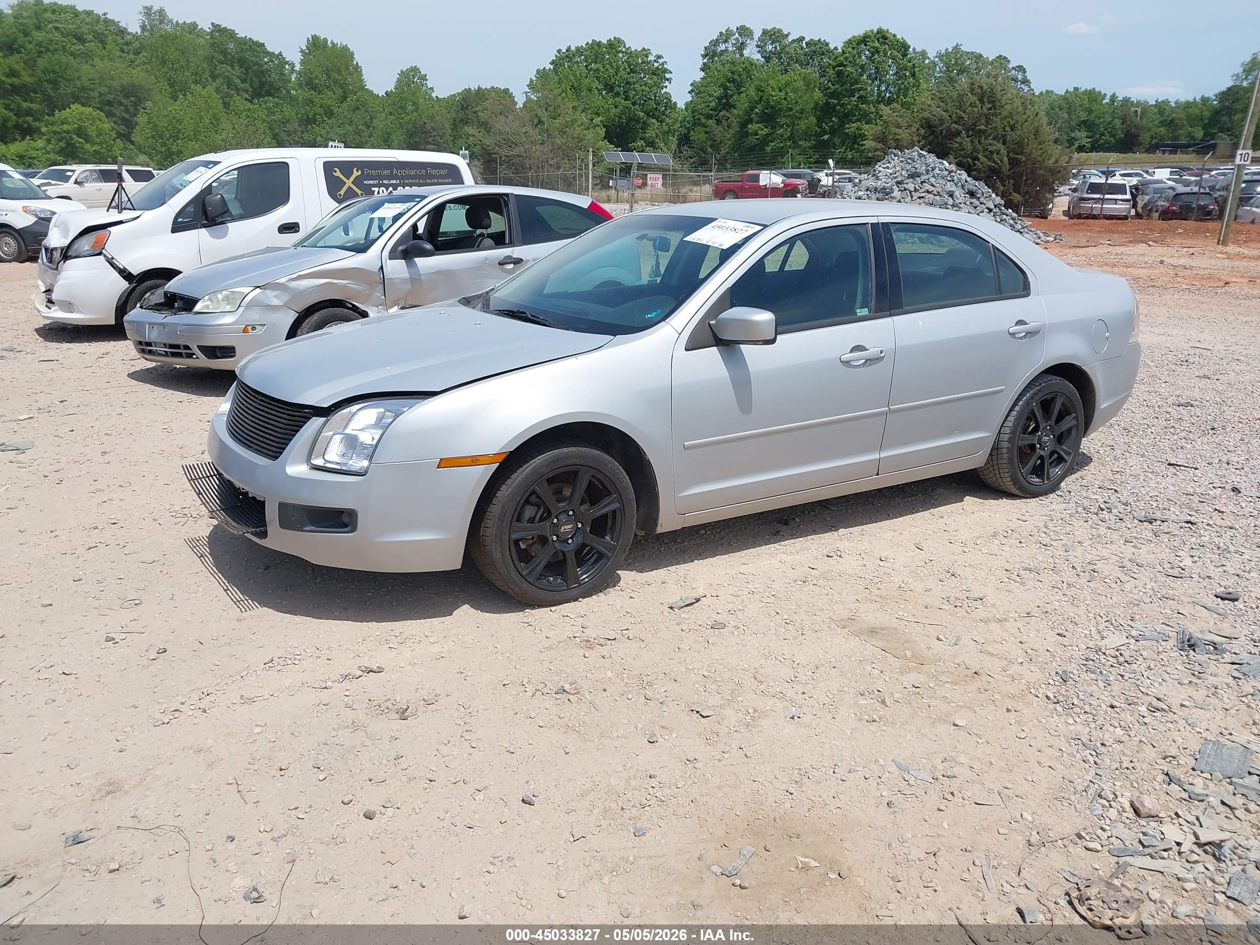 FORD FUSION image 2