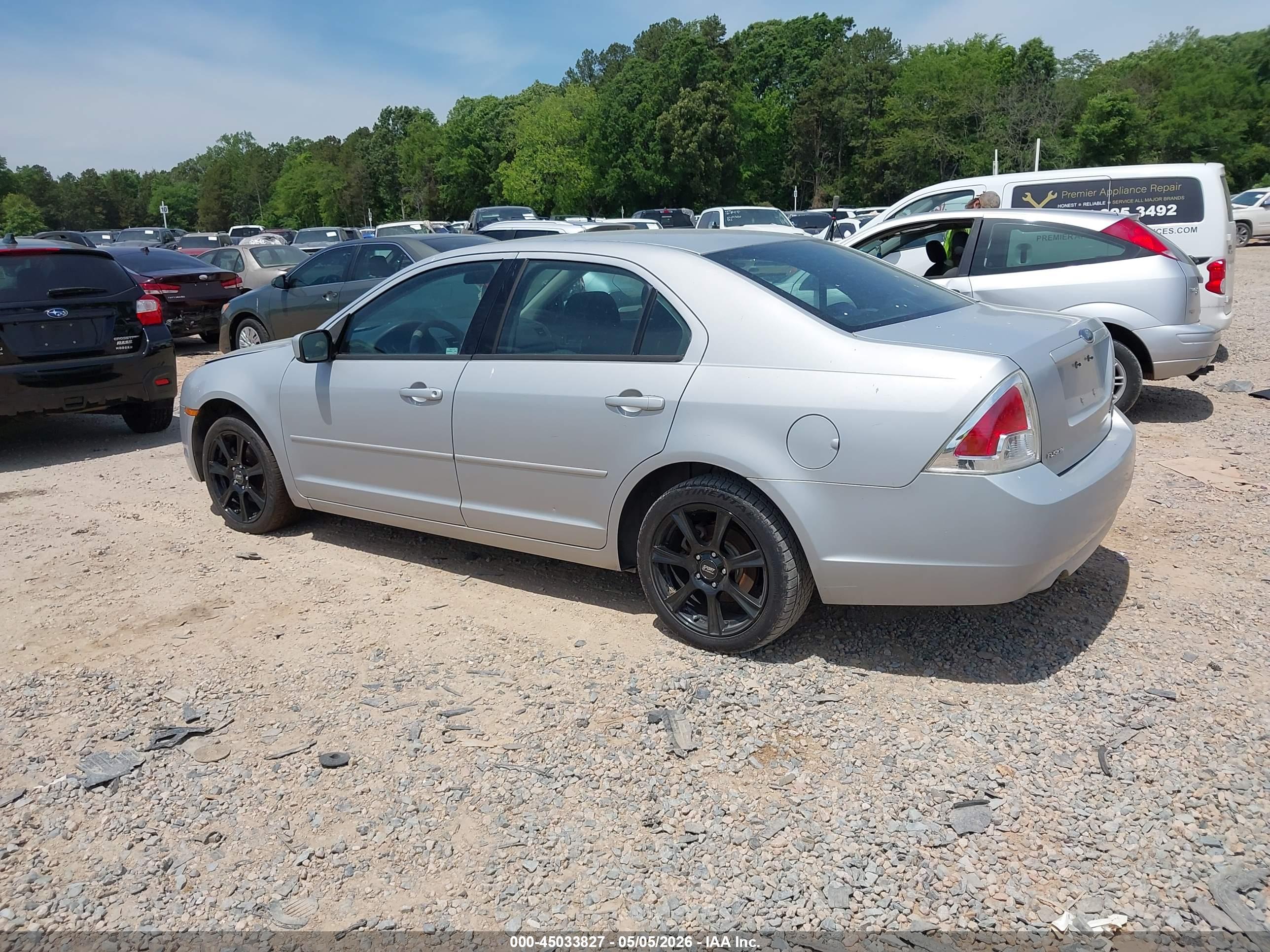 FORD FUSION image 3