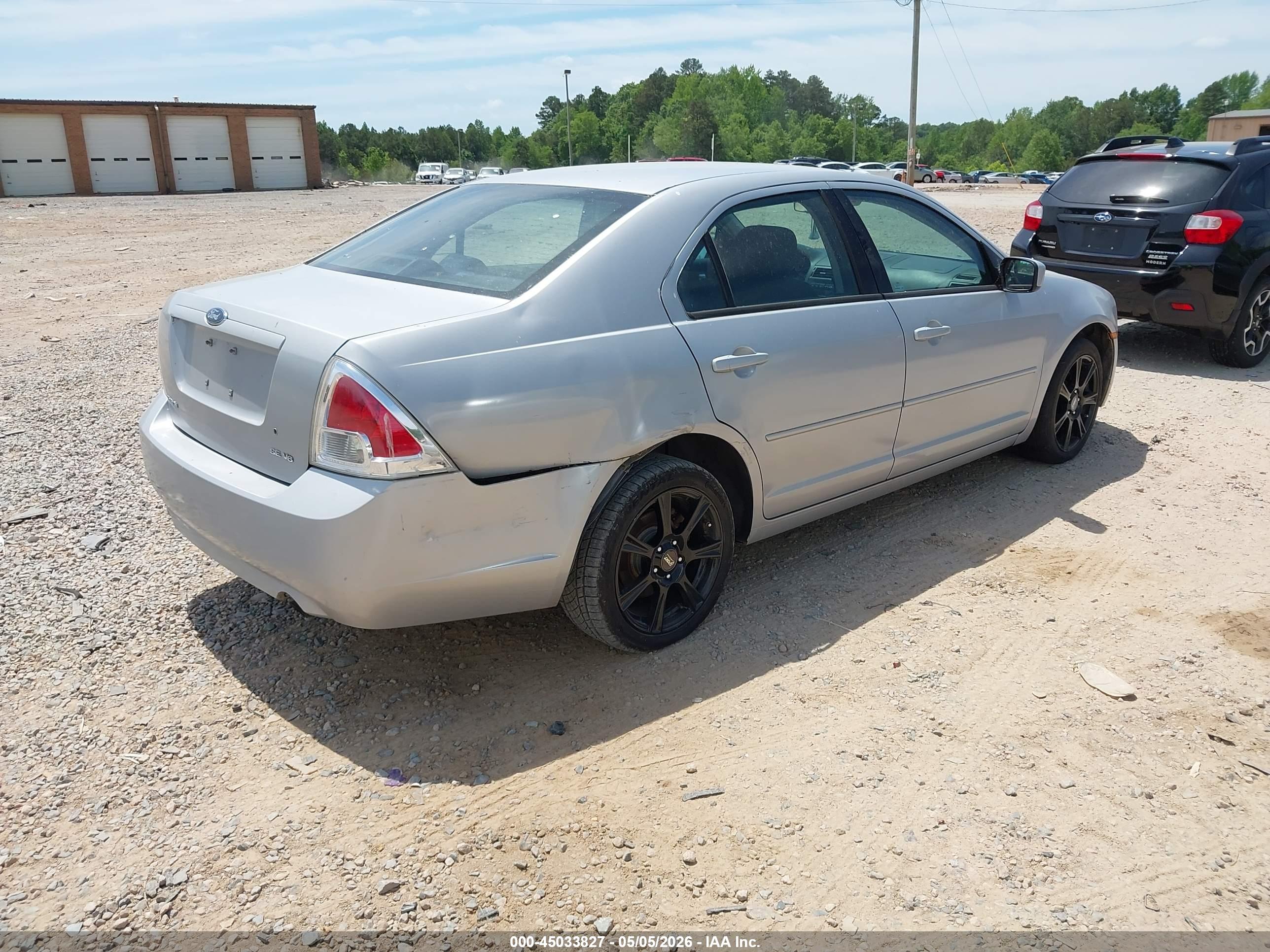 FORD FUSION image 4