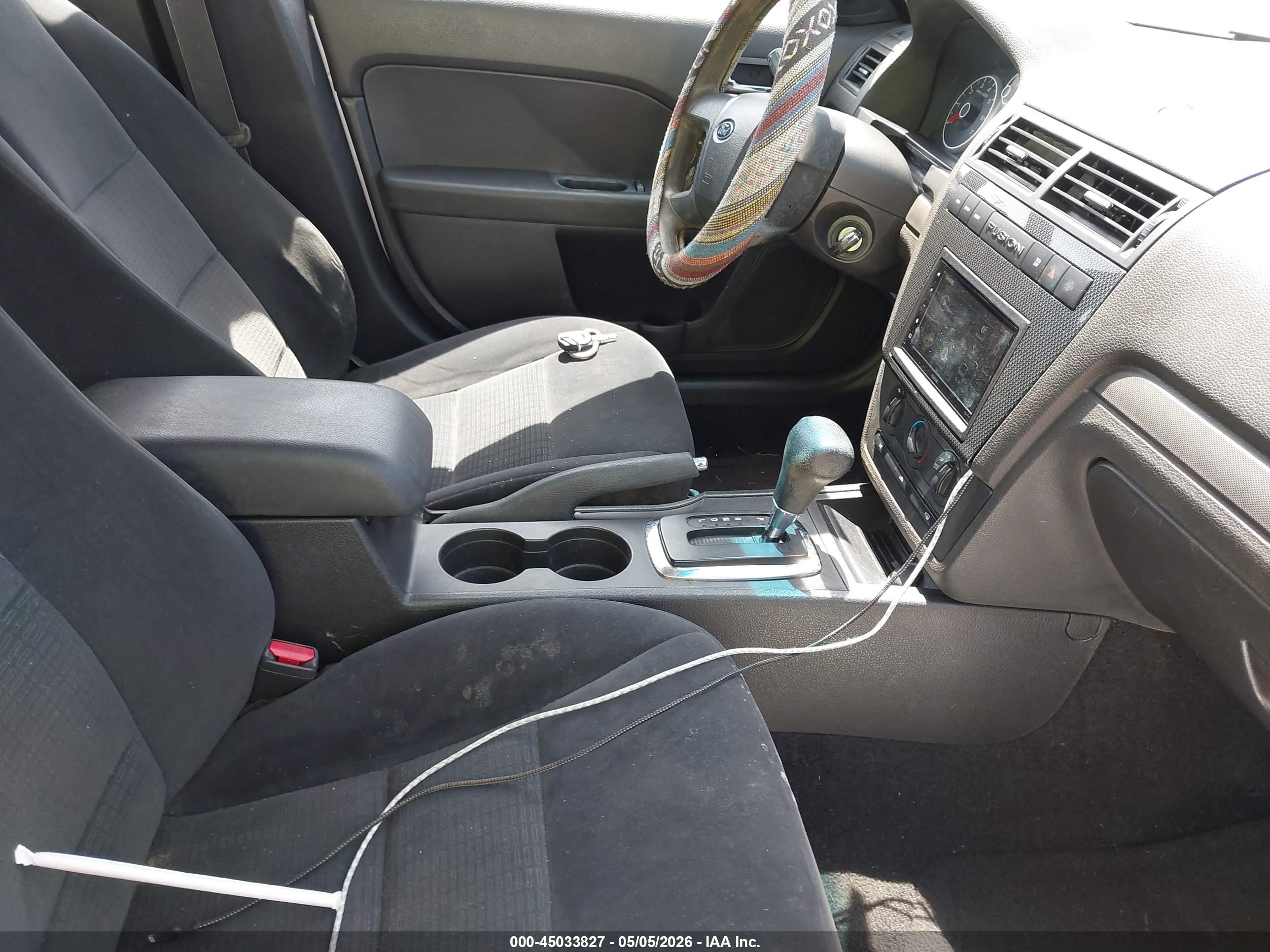 FORD FUSION image 5