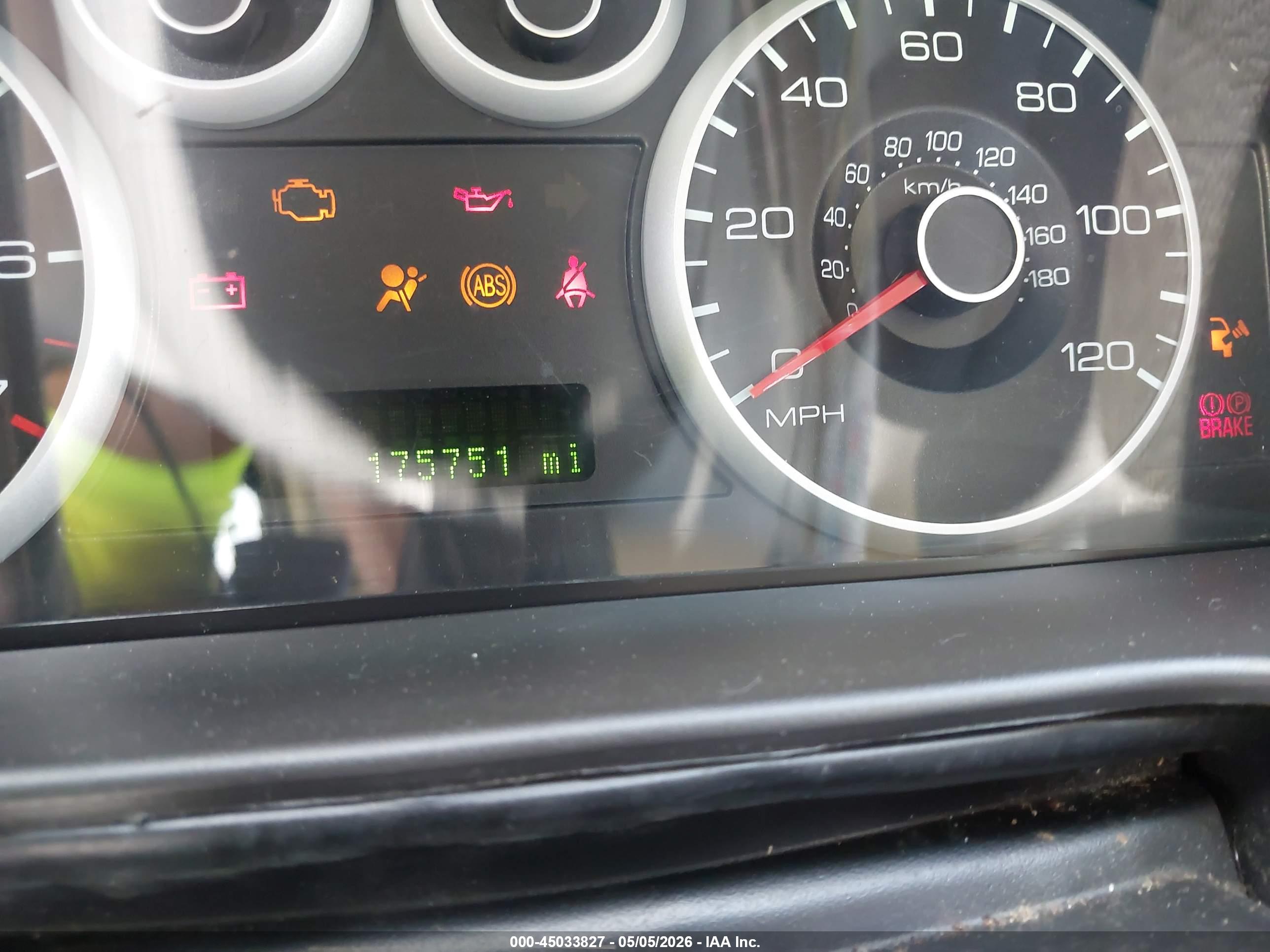 FORD FUSION image 7