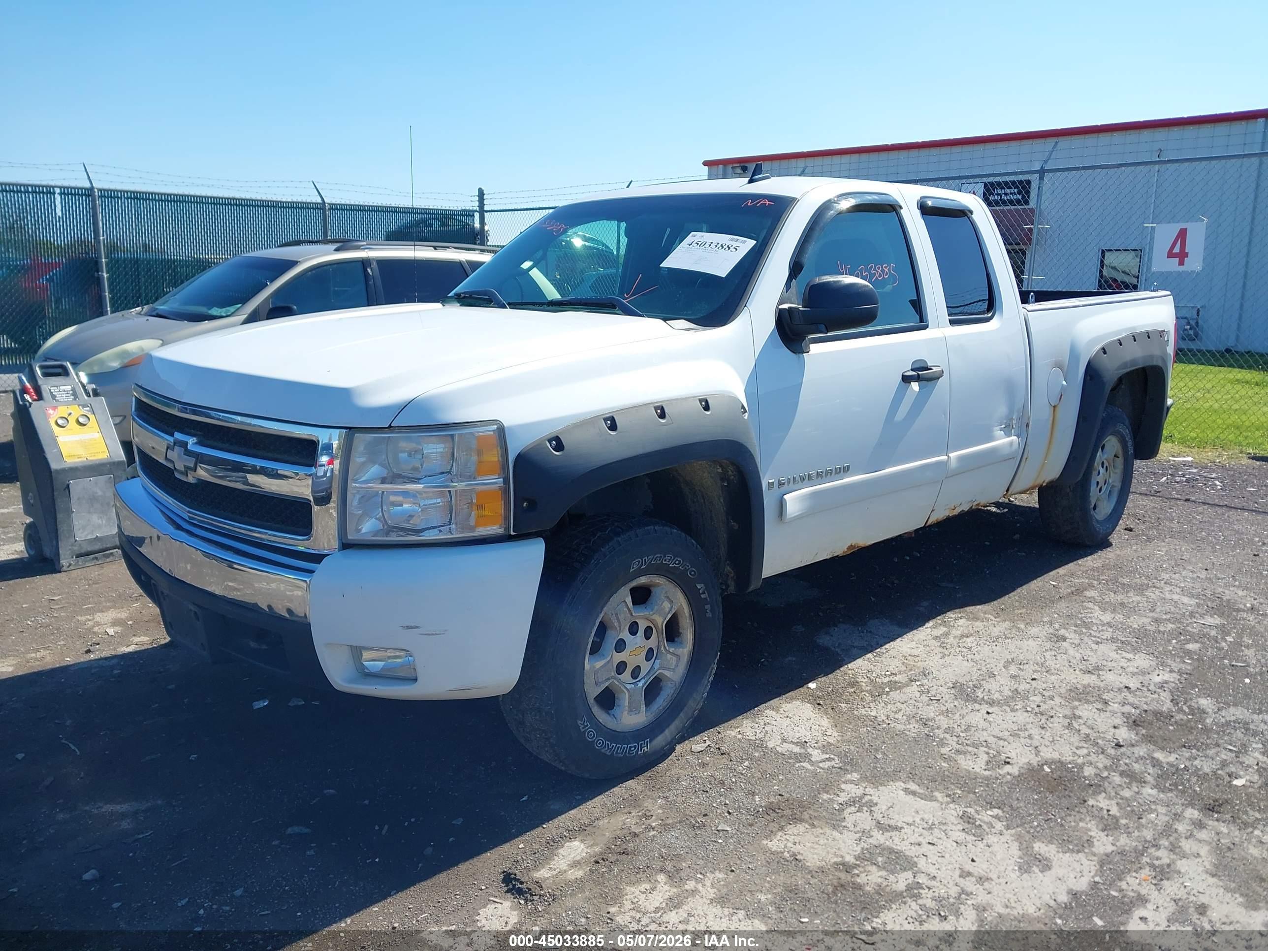 CHEVROLET SILVERADO image 2