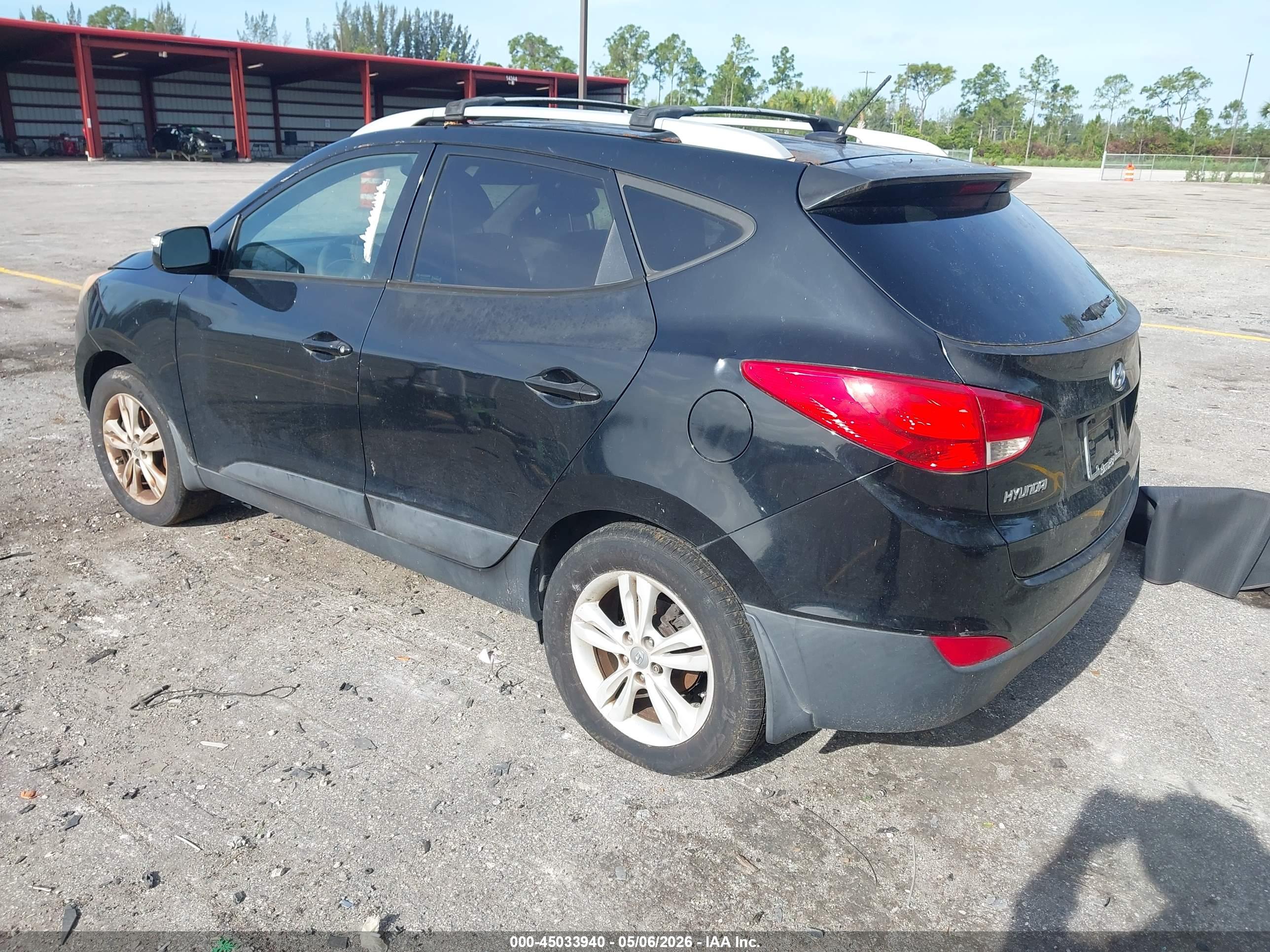 HYUNDAI TUCSON image 3