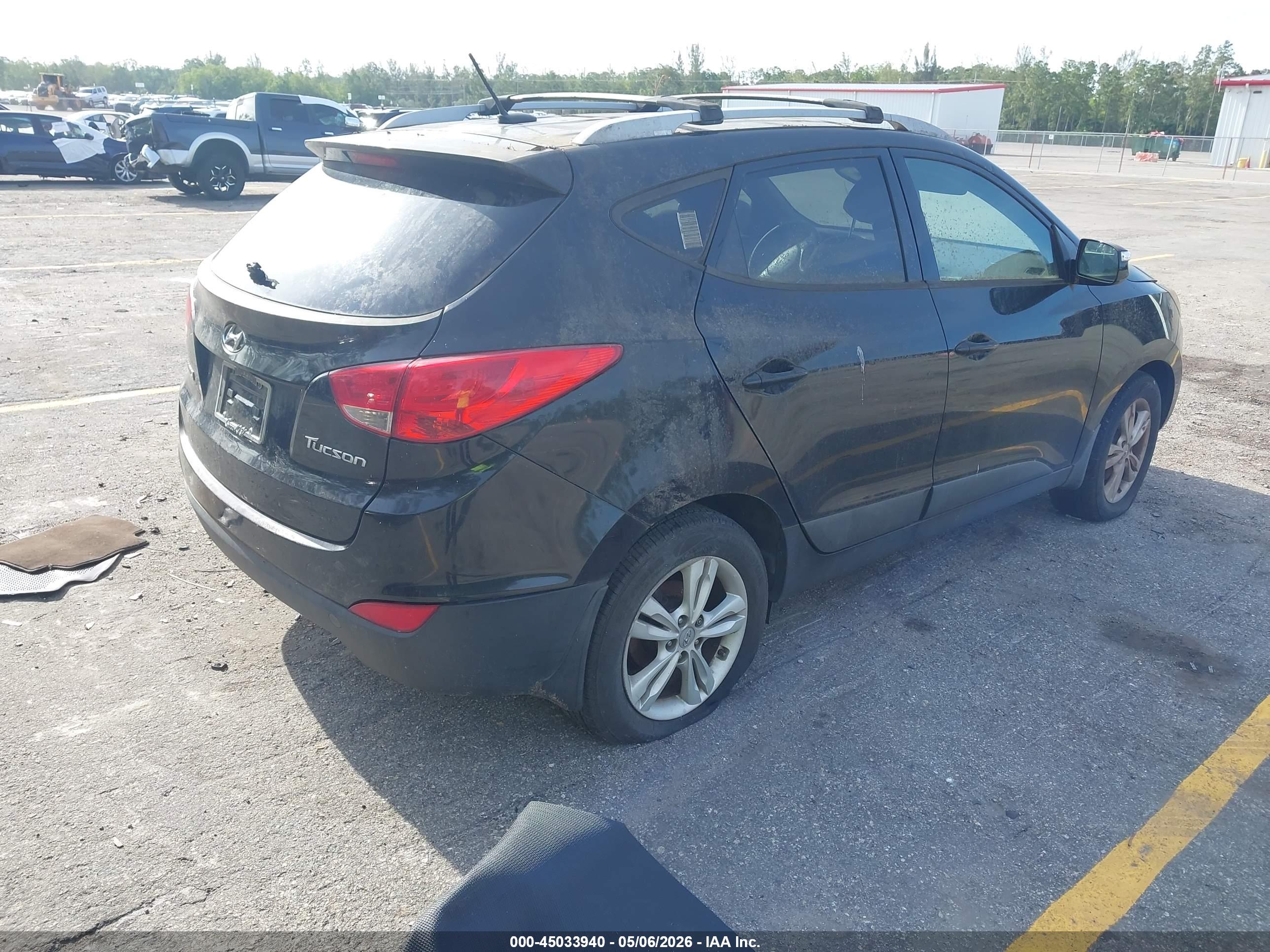 HYUNDAI TUCSON image 4
