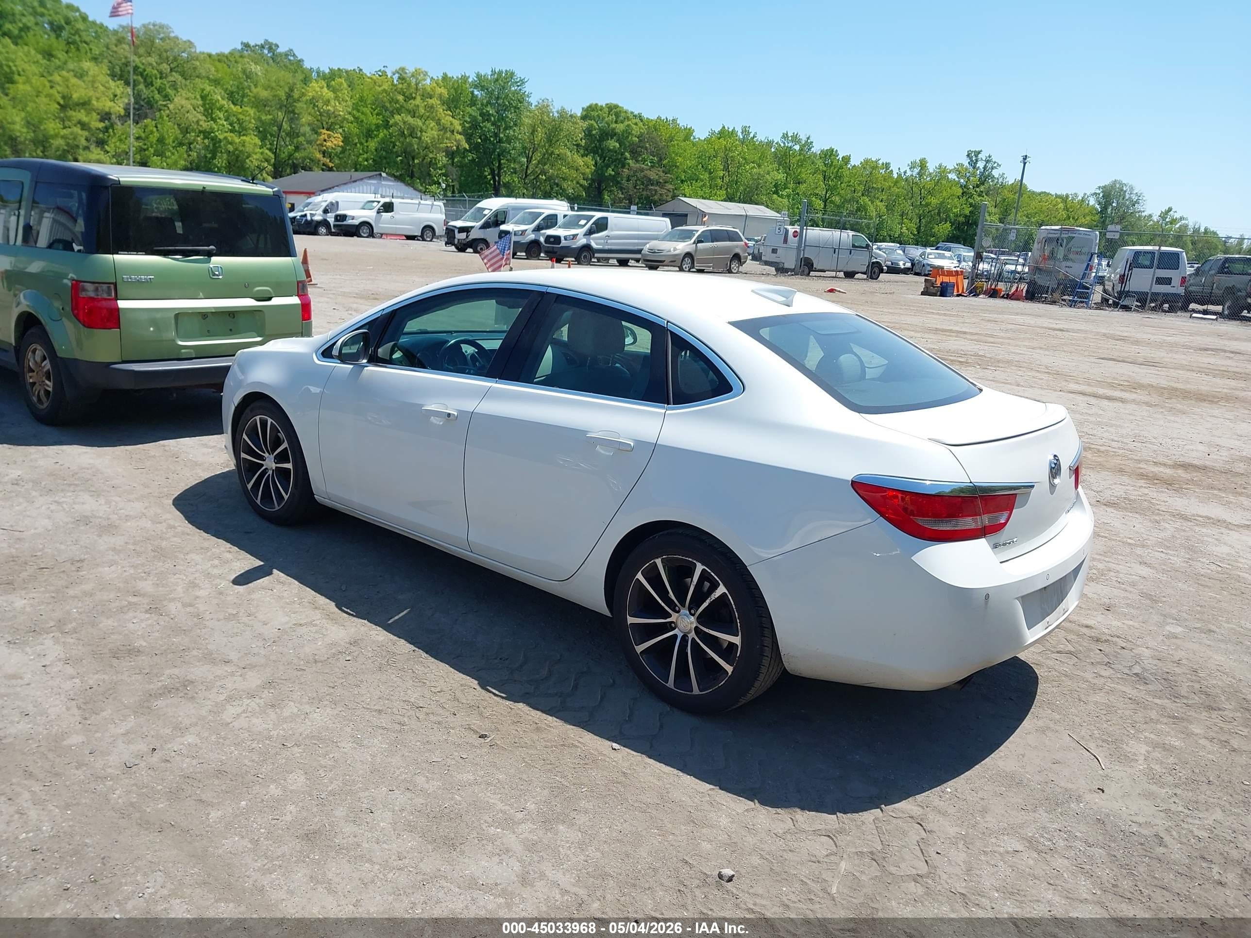 BUICK VERANO image 3