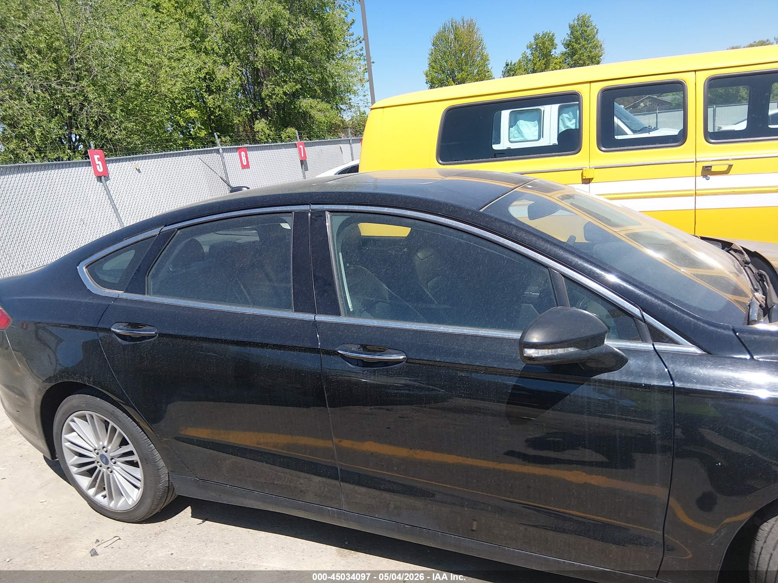 FORD FUSION image 6