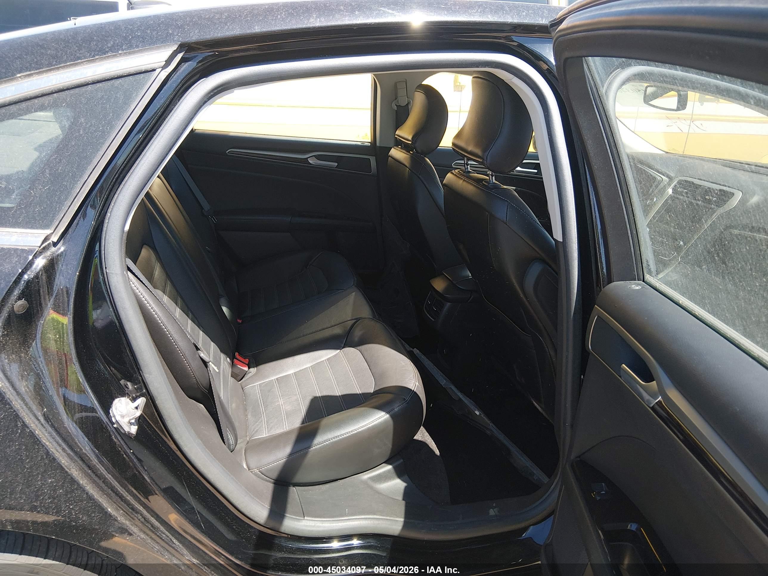 FORD FUSION image 8