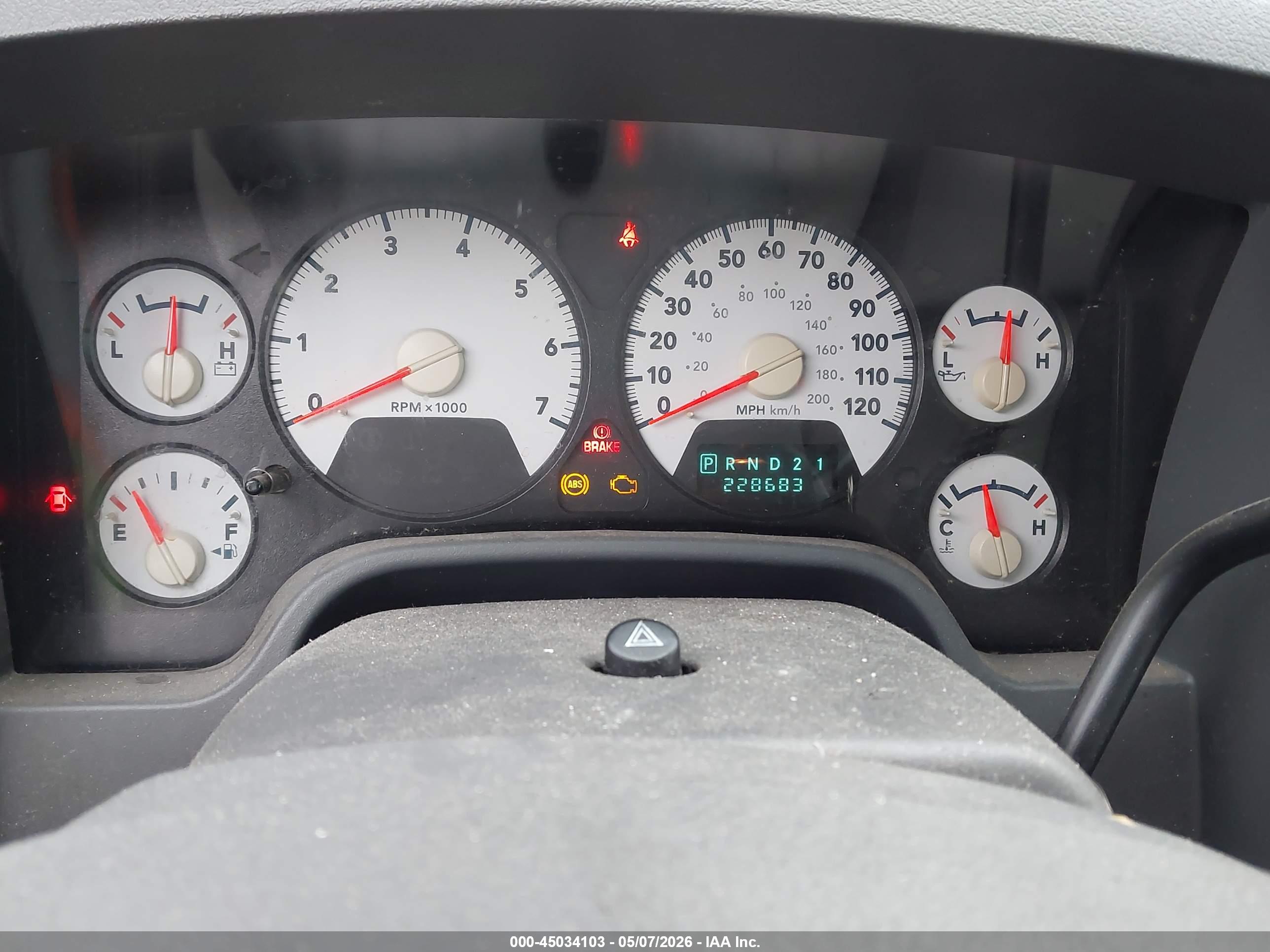 DODGE RAM image 7