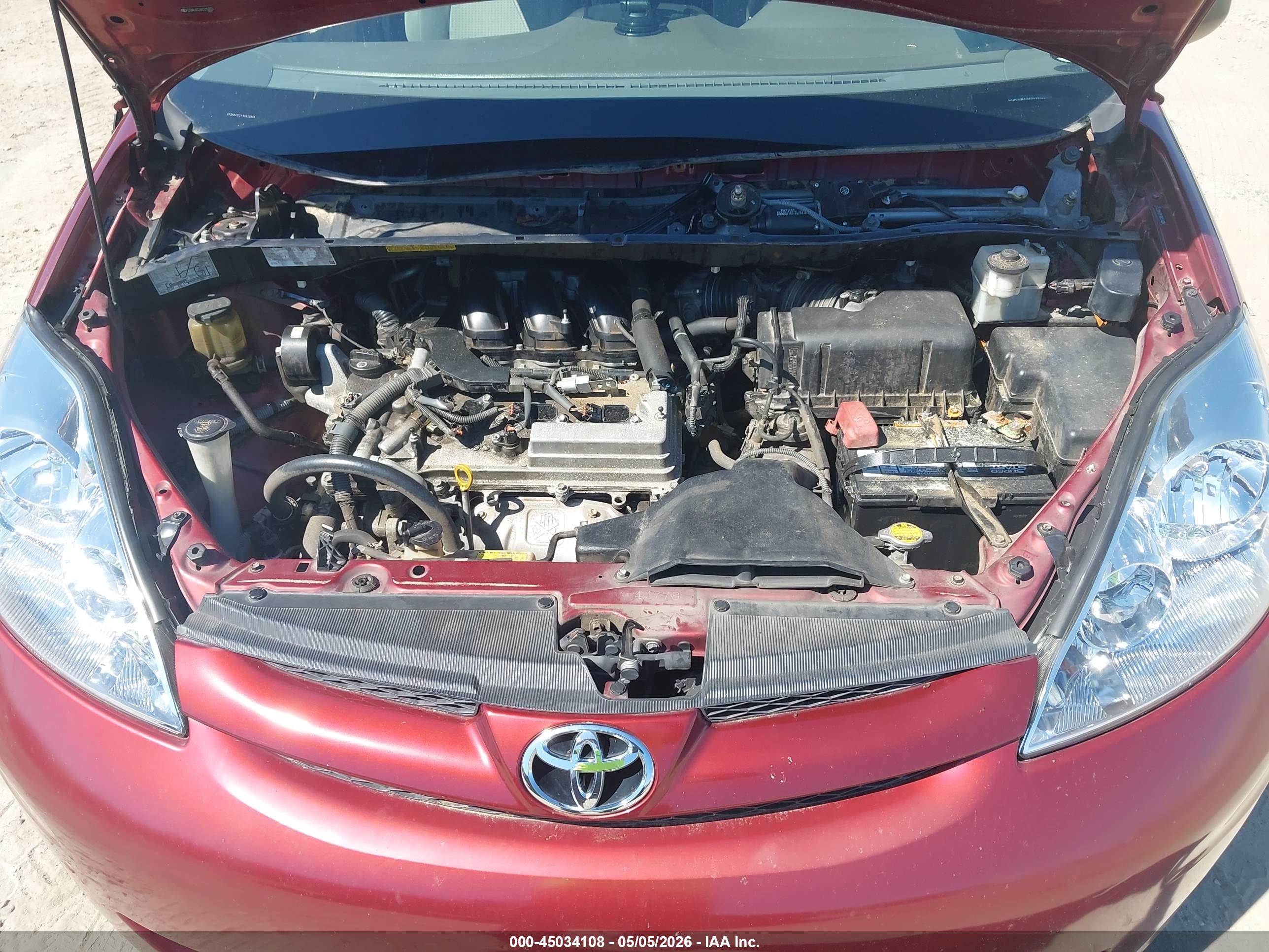 TOYOTA SIENNA image 10
