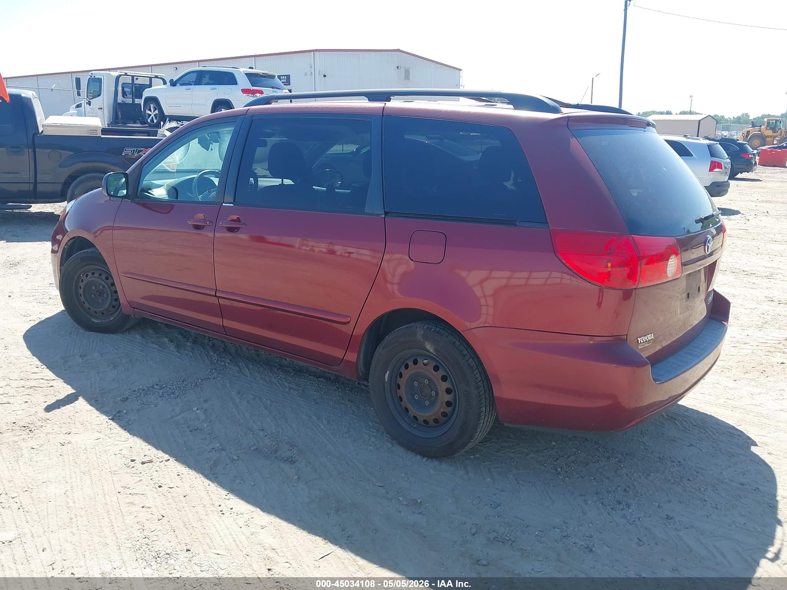 TOYOTA SIENNA image 3