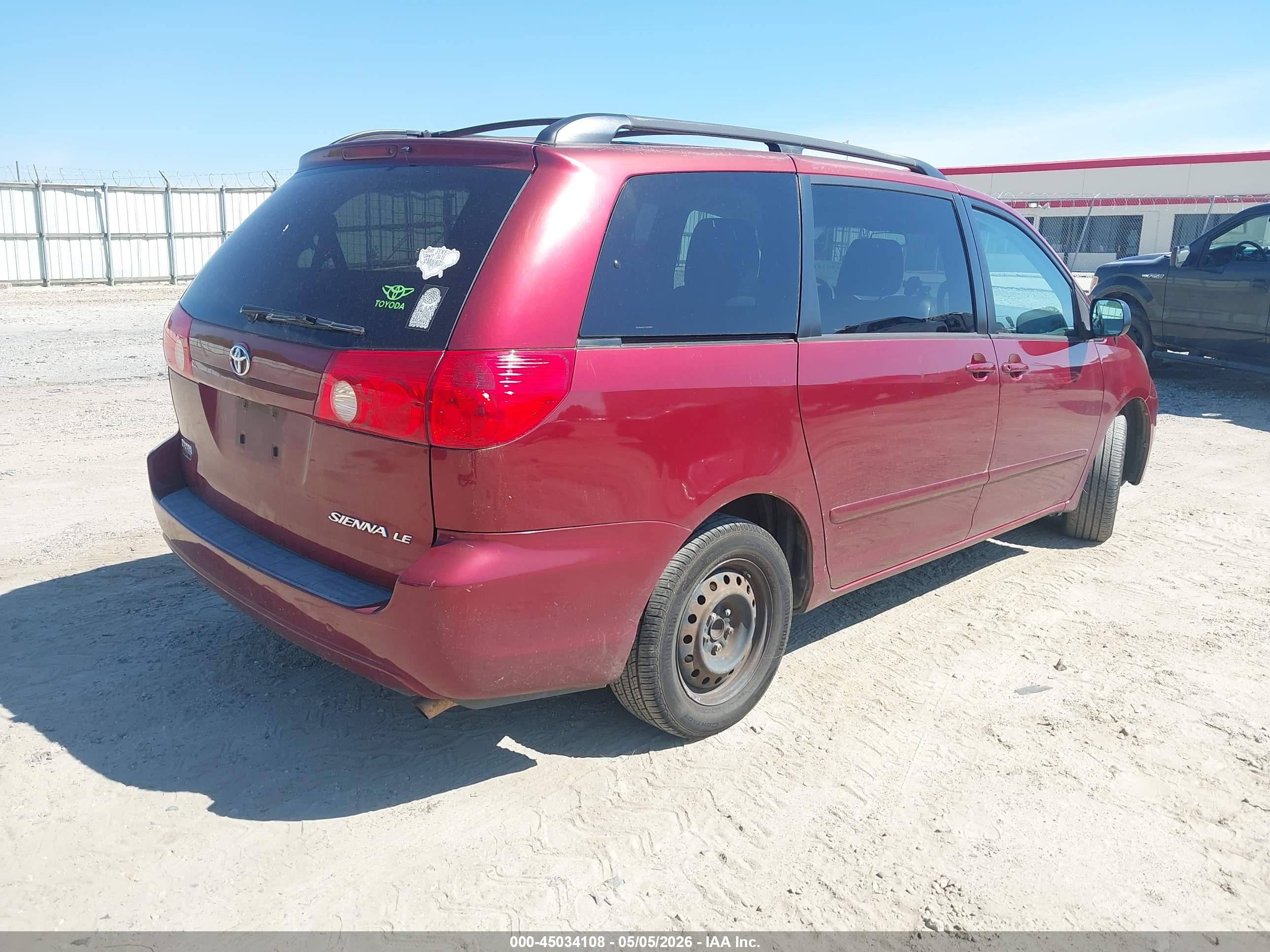 TOYOTA SIENNA image 4