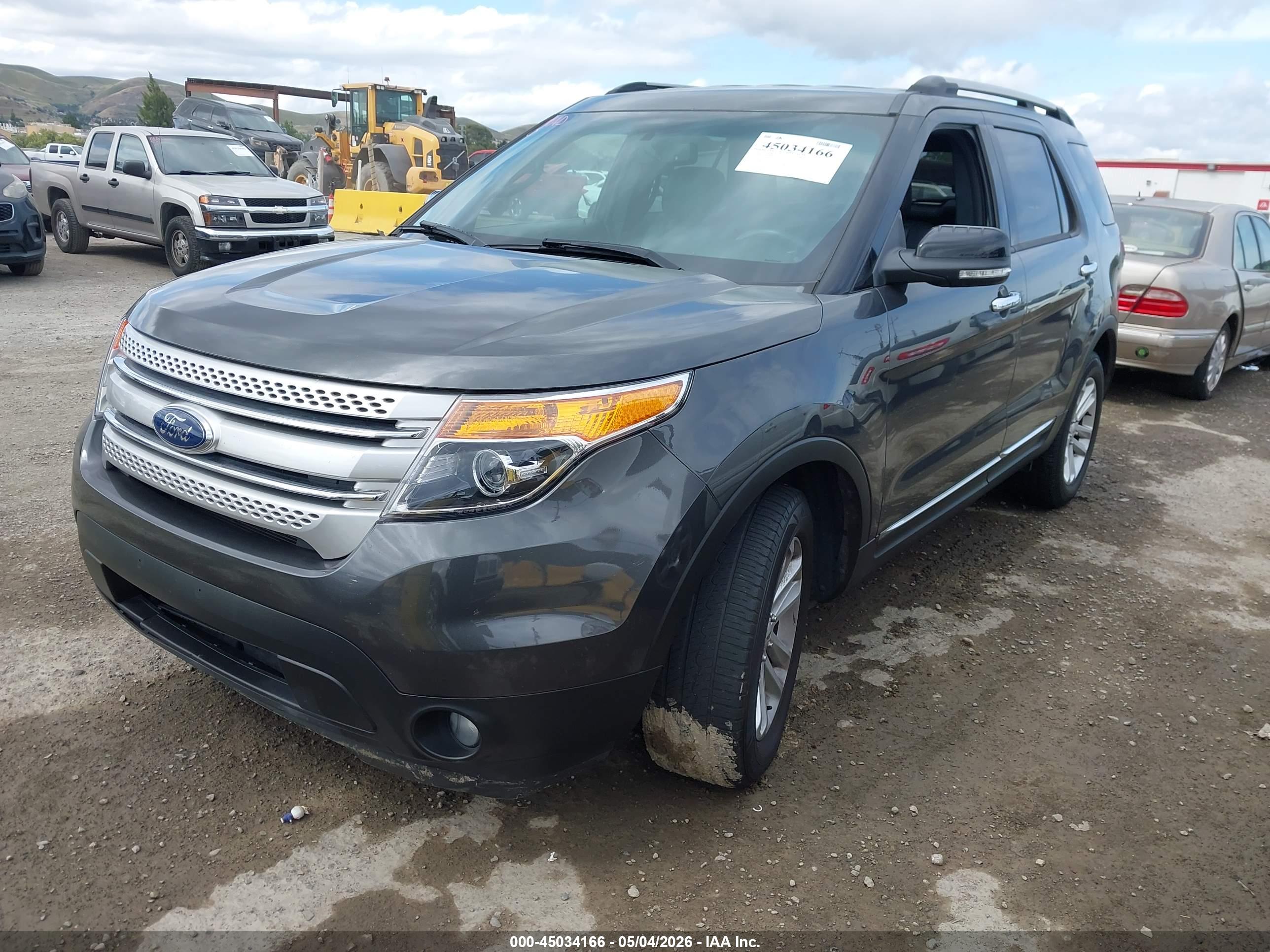 FORD EXPLORER image 2