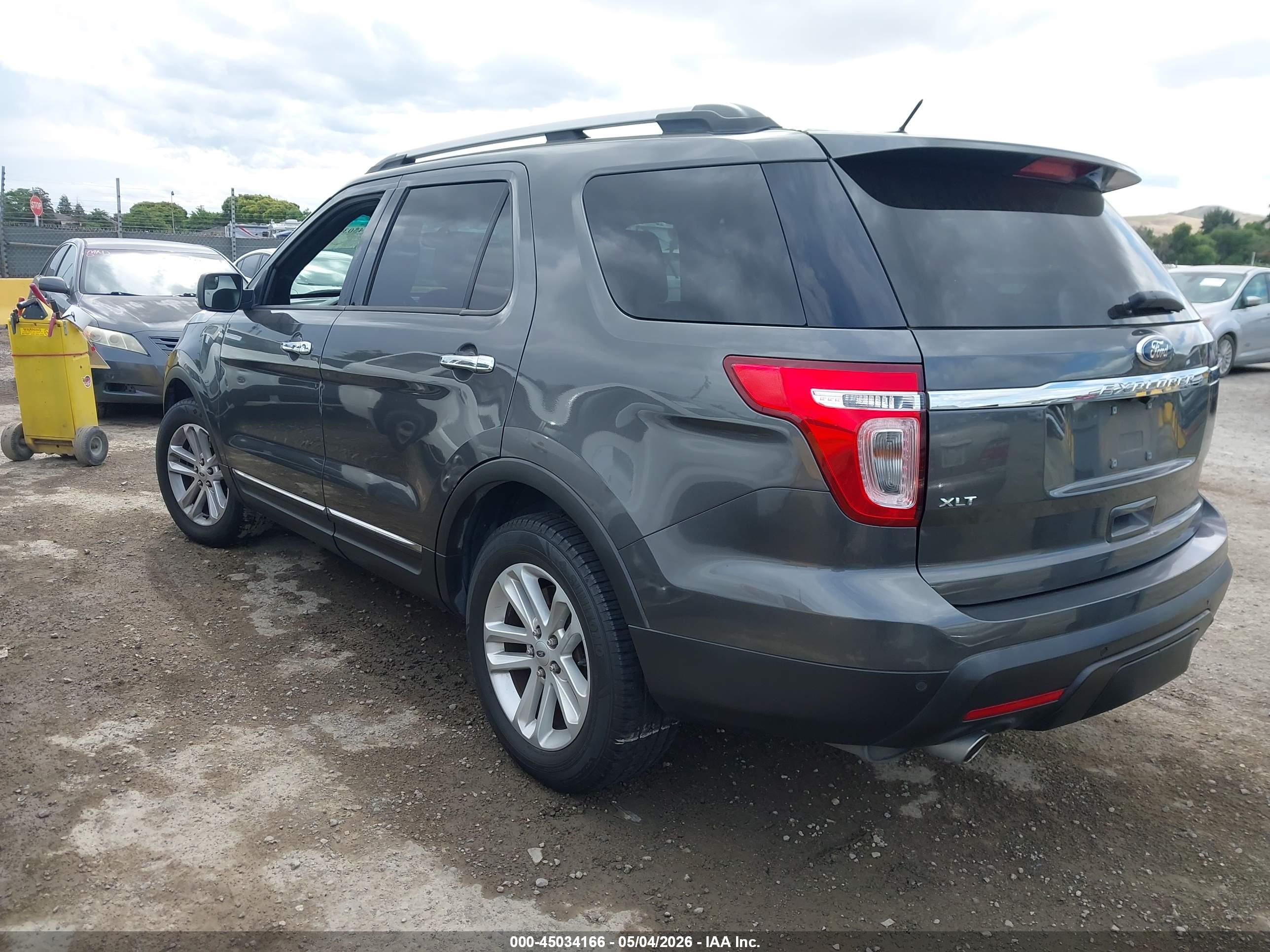 FORD EXPLORER image 3