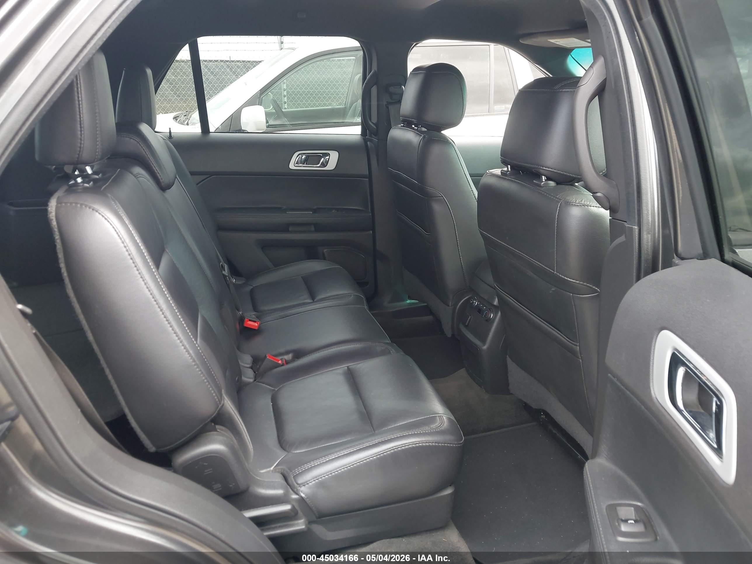 FORD EXPLORER image 8