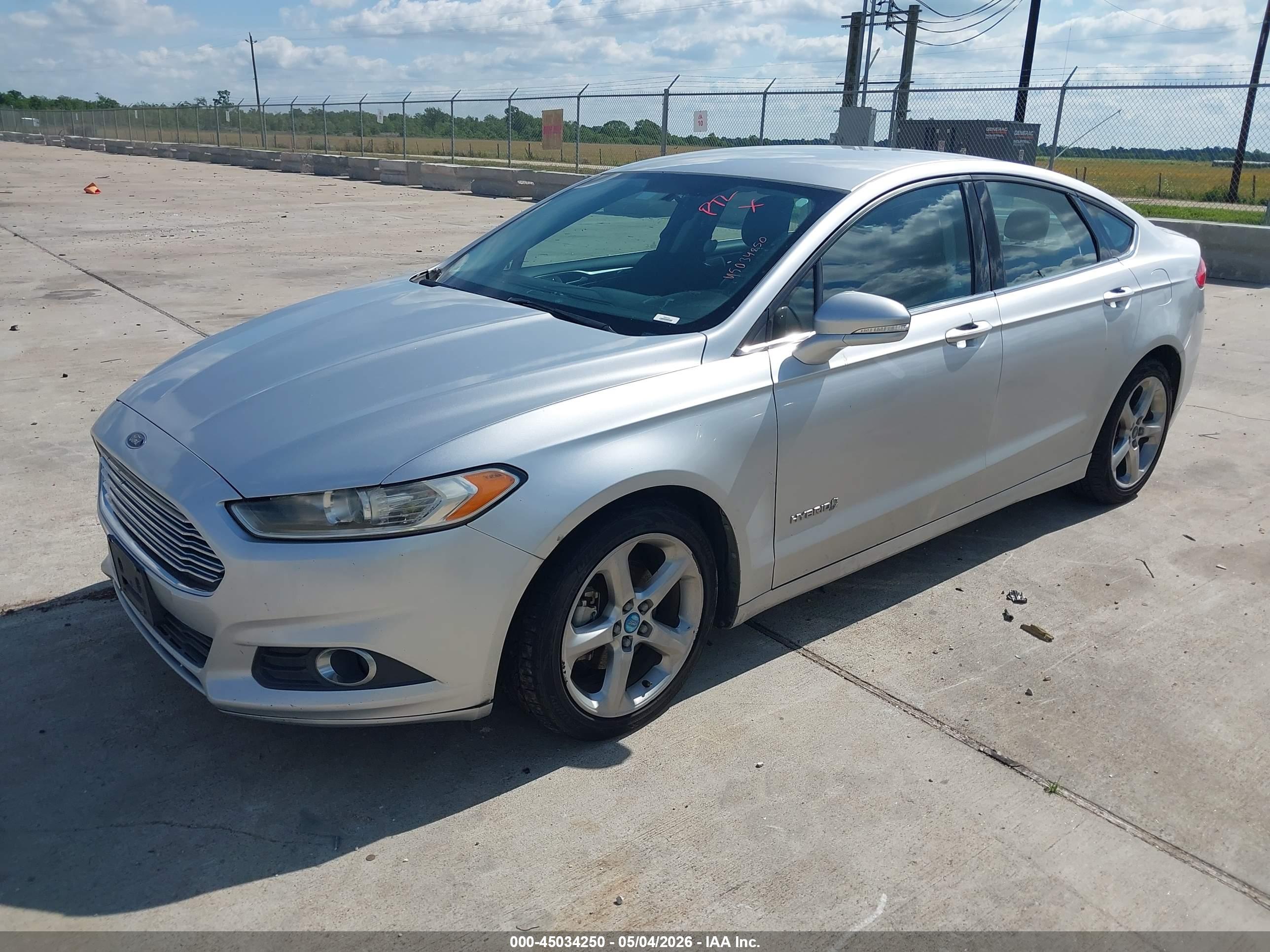 FORD FUSION image 2