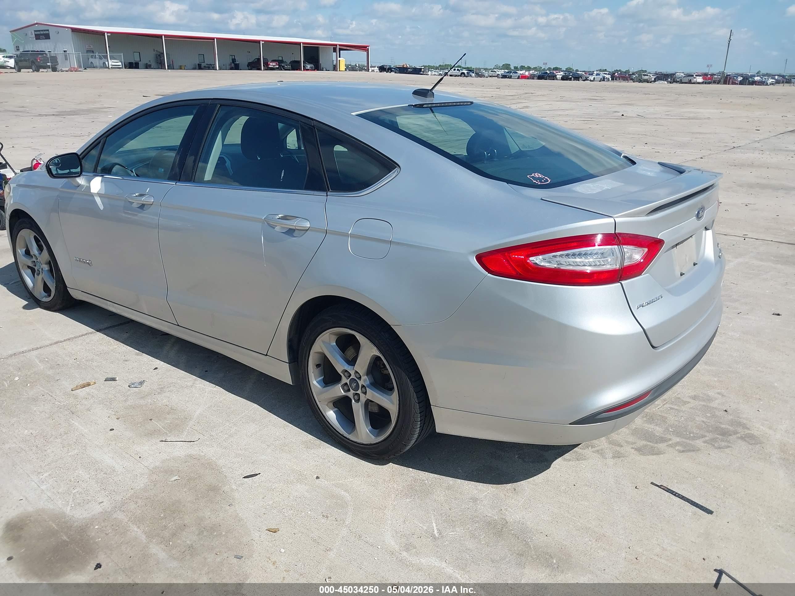 FORD FUSION image 3