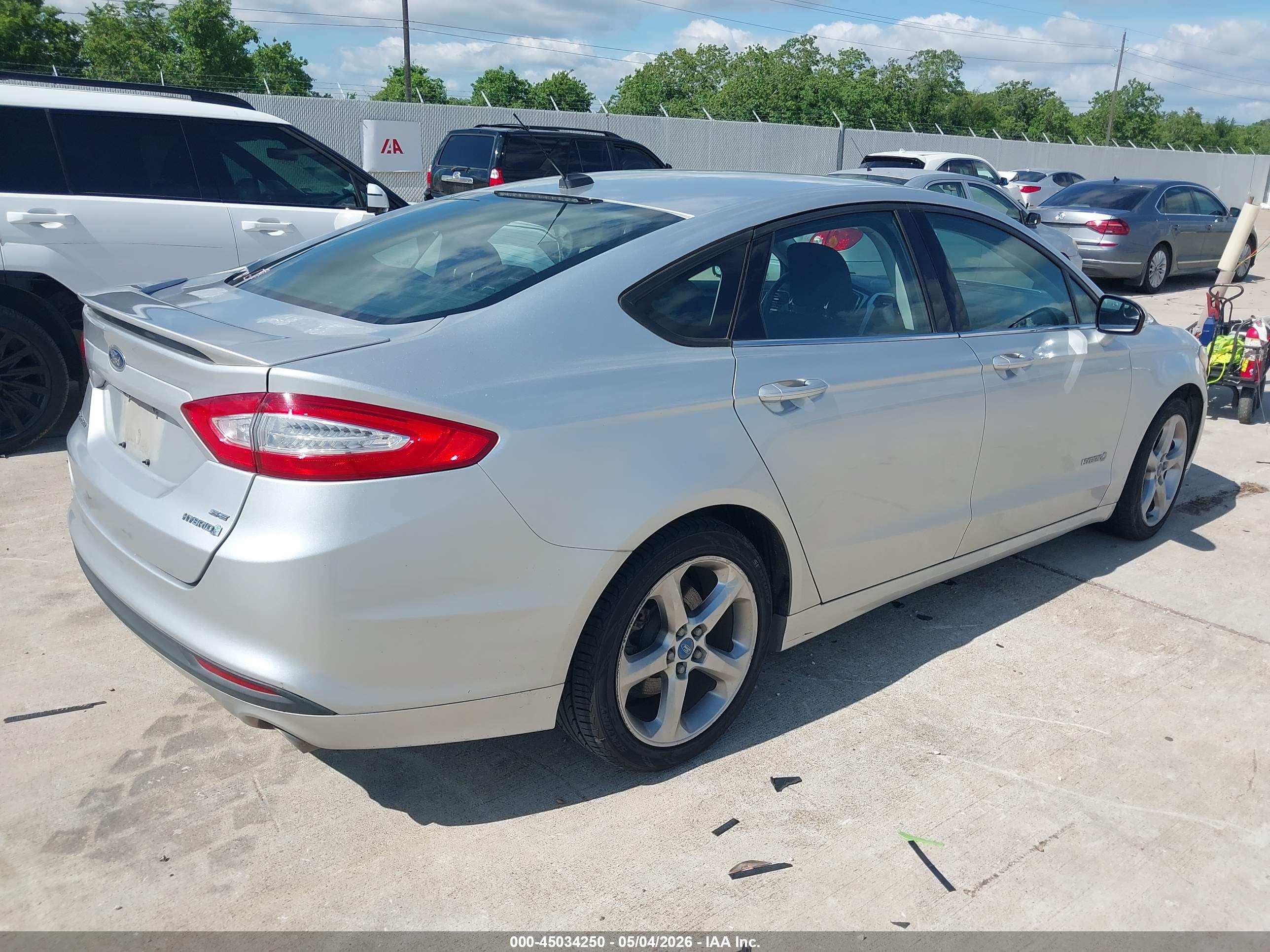 FORD FUSION image 4