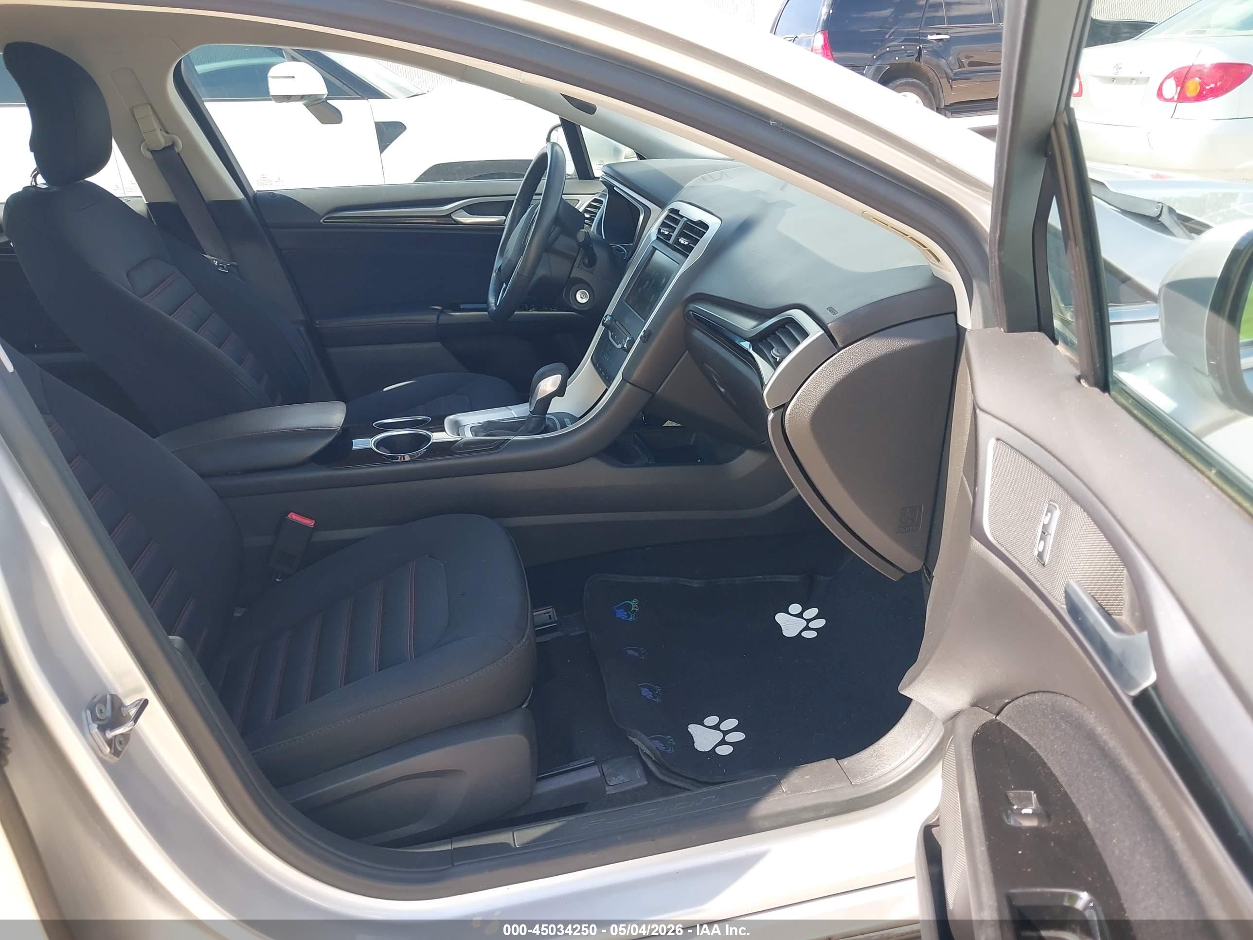 FORD FUSION image 5