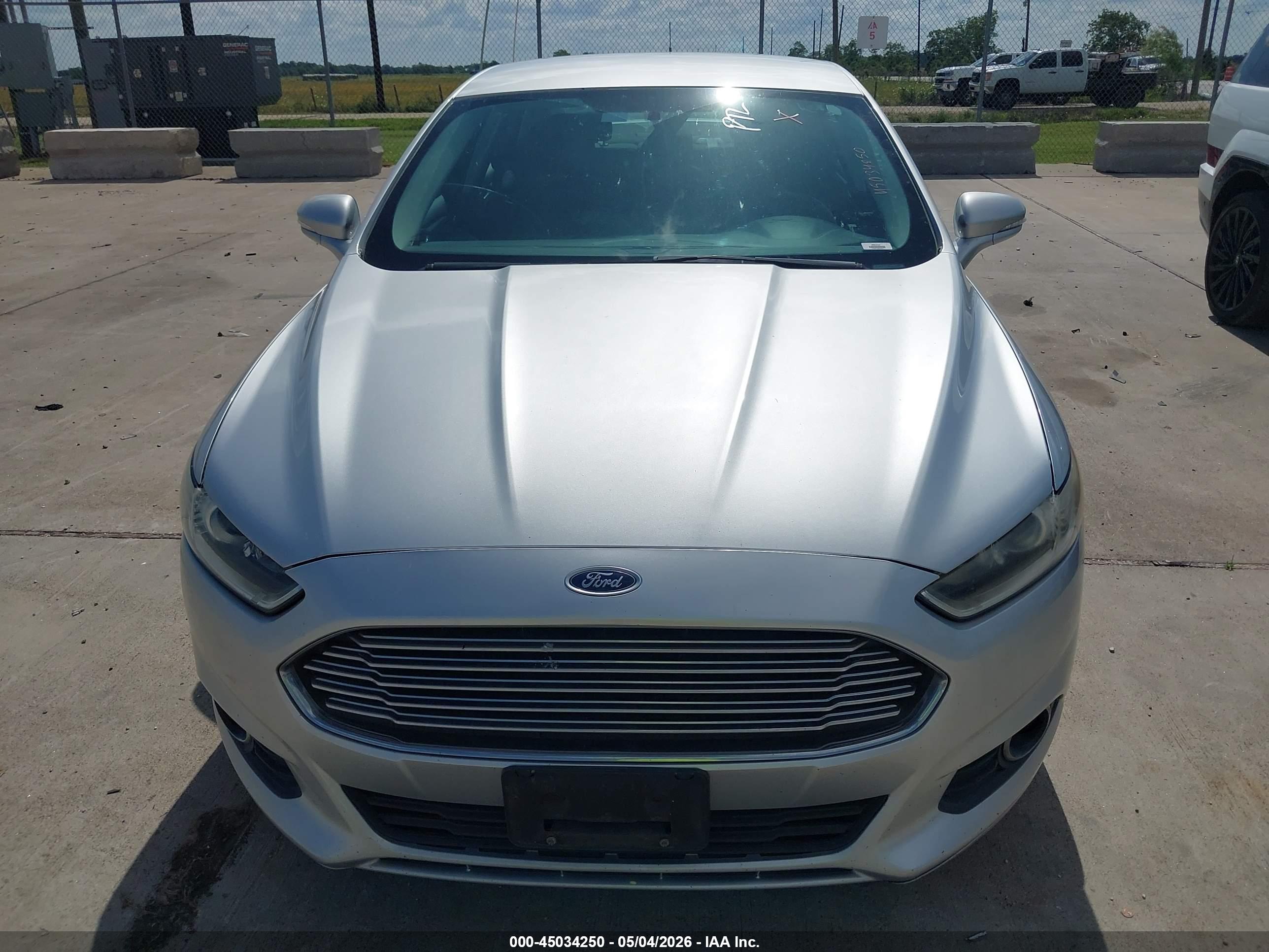 FORD FUSION image 6